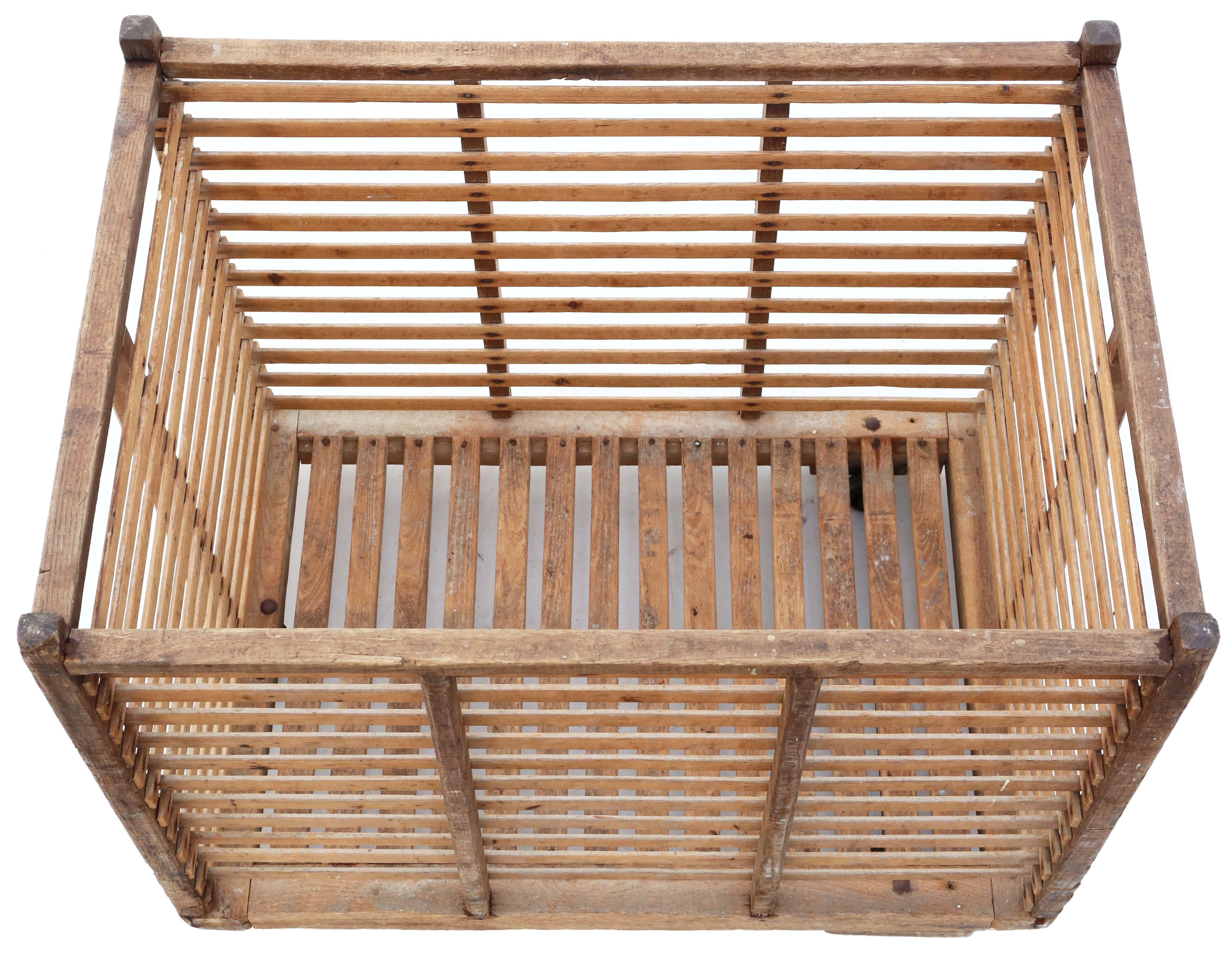 Antique Vintage very large strong log or storage basket boulangerie In Good Condition For Sale In Wisbech, Cambridgeshire