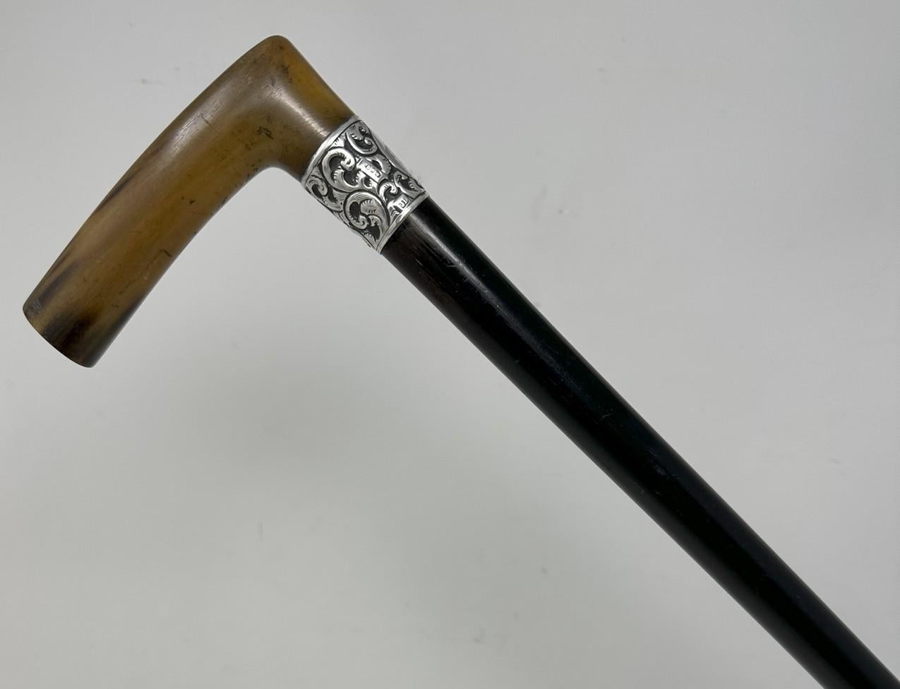 Very Stylish Fine Quality Polished Ebony Wooden Lady’s or Gentleman’s Walking Cane of substantial quality and good weight very suitable to use as an everyday stick, with an elegant decoratively carved classical Cow Horn L Shaped handle above a