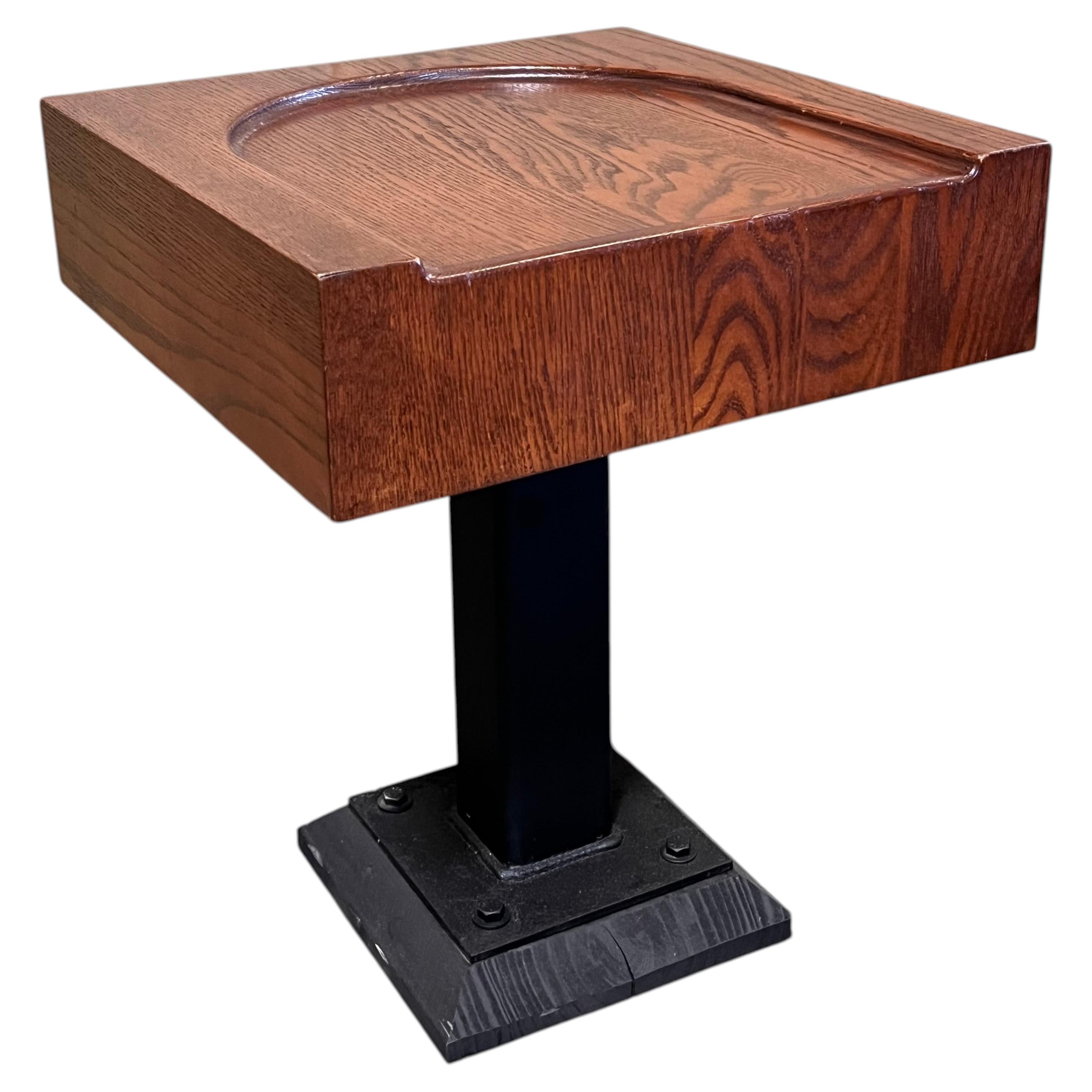 Antiker Vintage-Holzhocker, kompaktes Design, Höhe 19,75\" im Angebot