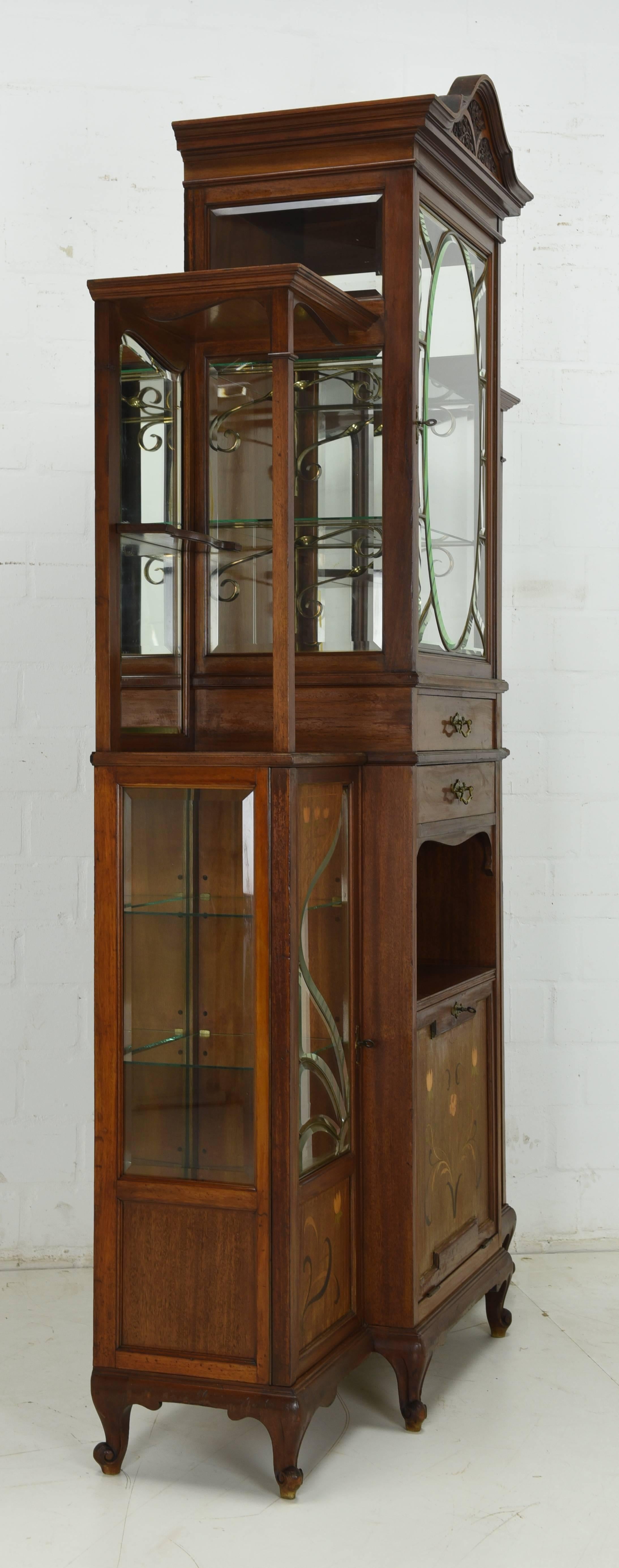 Antique Vitrine Art Nouveau, circa 1915 (Art nouveau) im Angebot