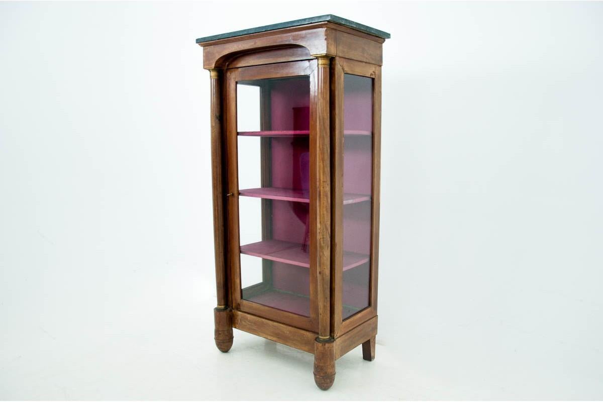 An antique French mahogany showcase from circa 1880.

Dimensions: height 156 cm, width 78 cm, depth 47 cm.