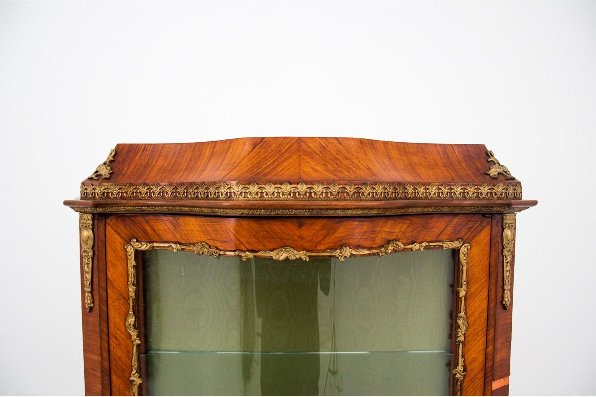 Antique site from the end of the 19th century.

Very good condition.

Wood: walnut

Dimensions: H 165 cm / W 88 cm / D. 47 cm.
