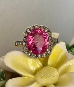 Anillo antiguo de turmalina rosa y diamantes talla rosa. Principios de la época eduardiana