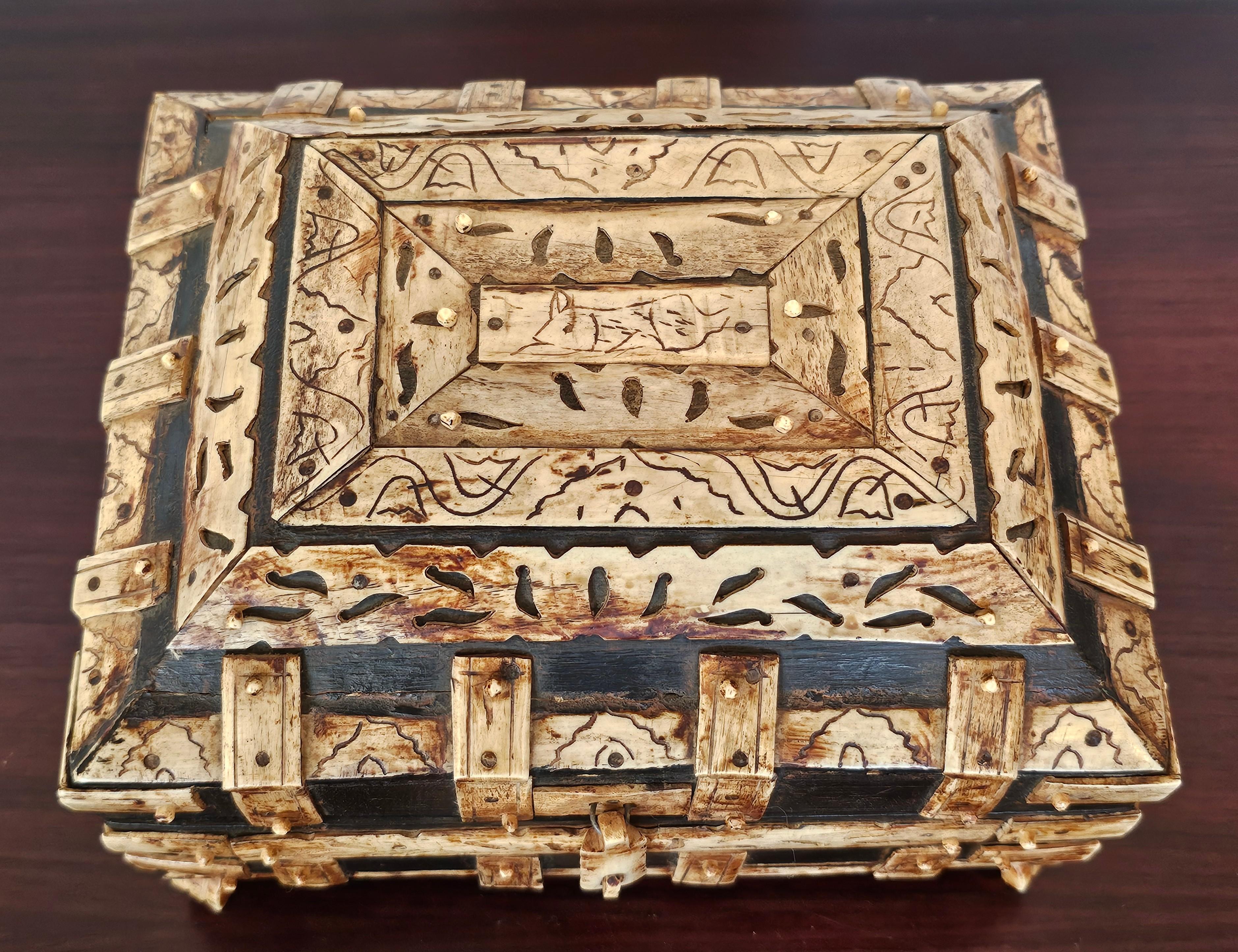 Antique Vizagapatam India Table Box Ebonized Wood & Bone Carvings For Sale 3