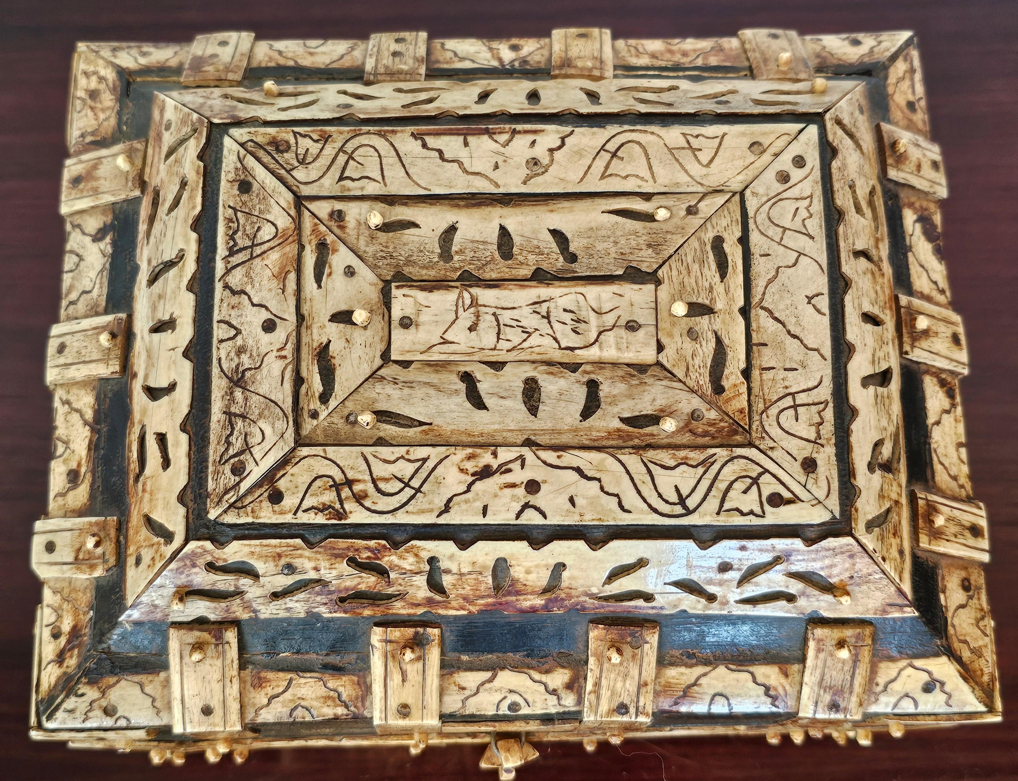 Antique Vizagapatam India Table Box Ebonized Wood & Bone Carvings For Sale 6