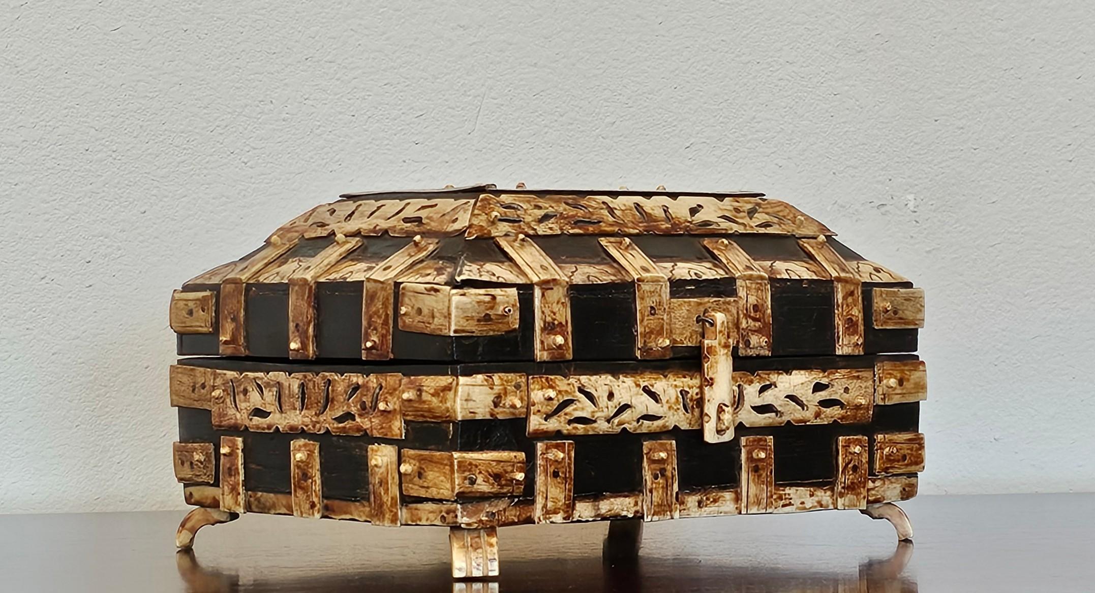 Antique Vizagapatam India Table Box Ebonized Wood & Bone Carvings For Sale 7
