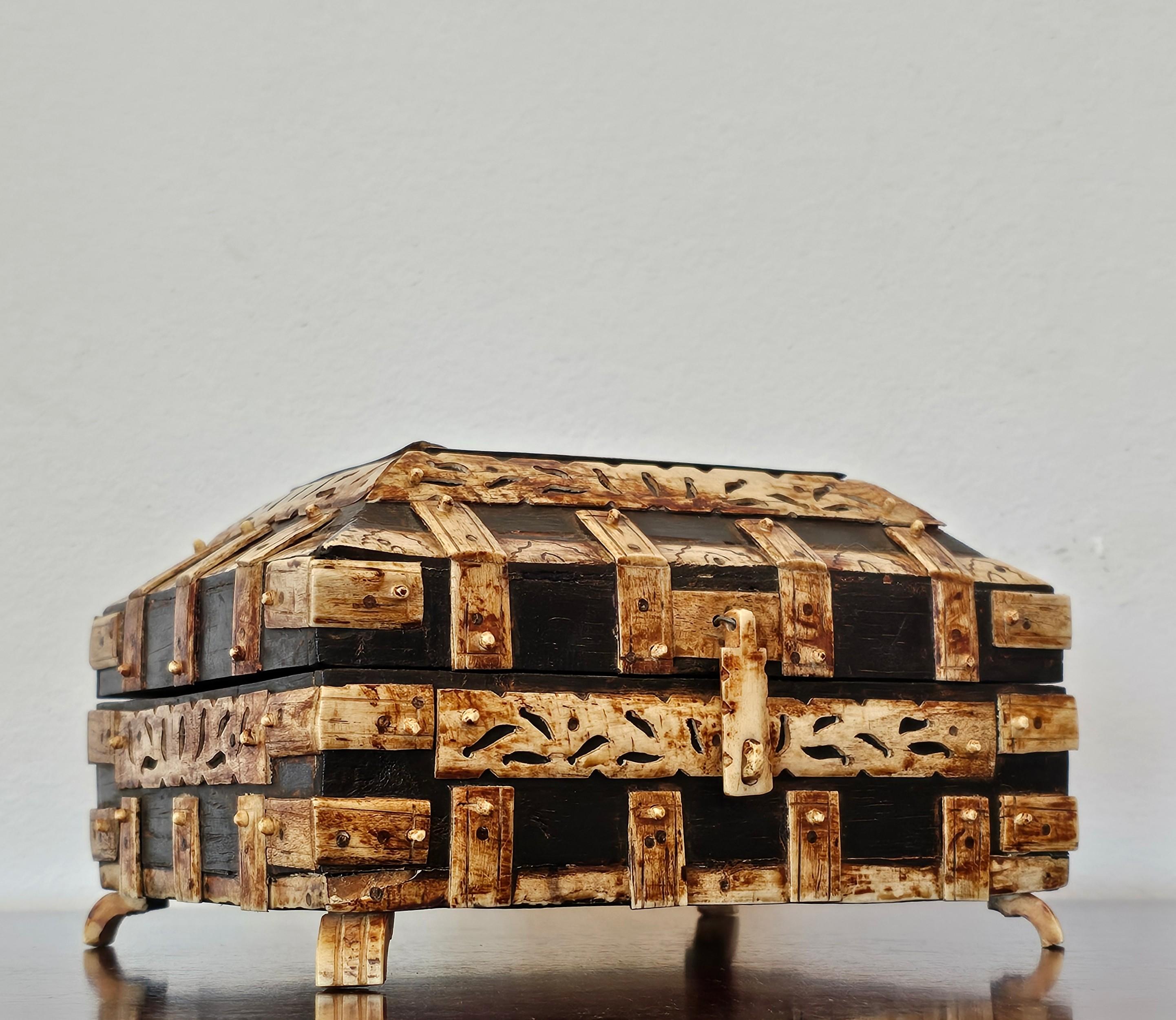 Antique Vizagapatam India Table Box Ebonized Wood & Bone Carvings In Good Condition For Sale In Forney, TX