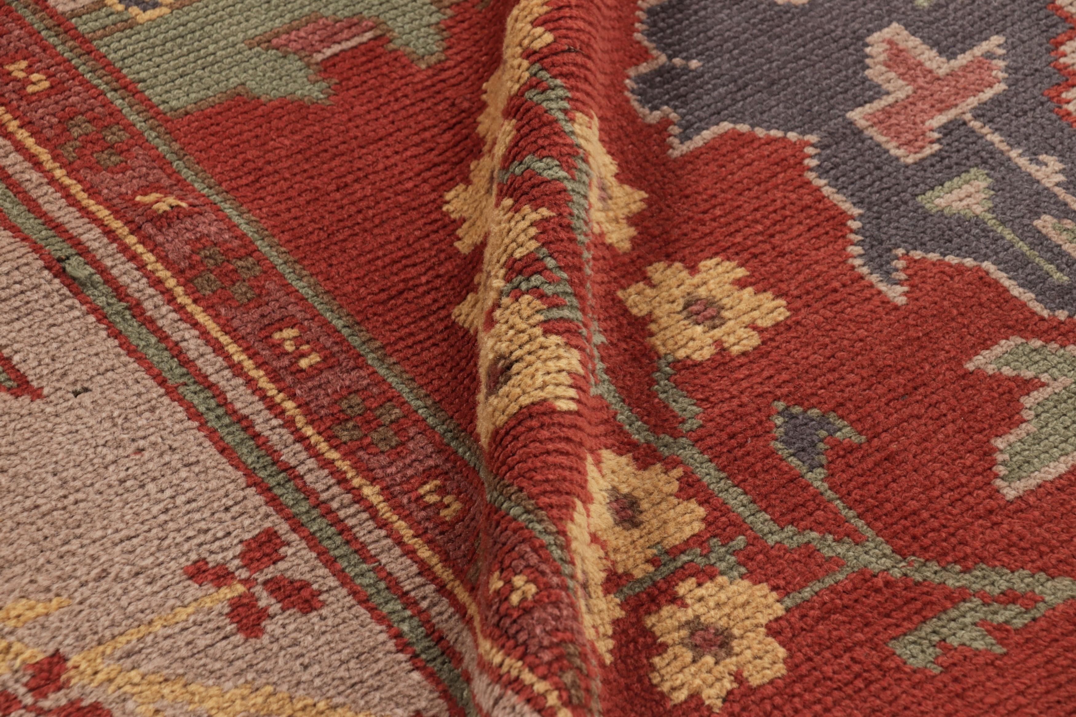 Handgeknüpfter antiker Voysey Arts & Crafts Teppich in Rot Beige Floral von Teppich & Kelim (Wolle) im Angebot