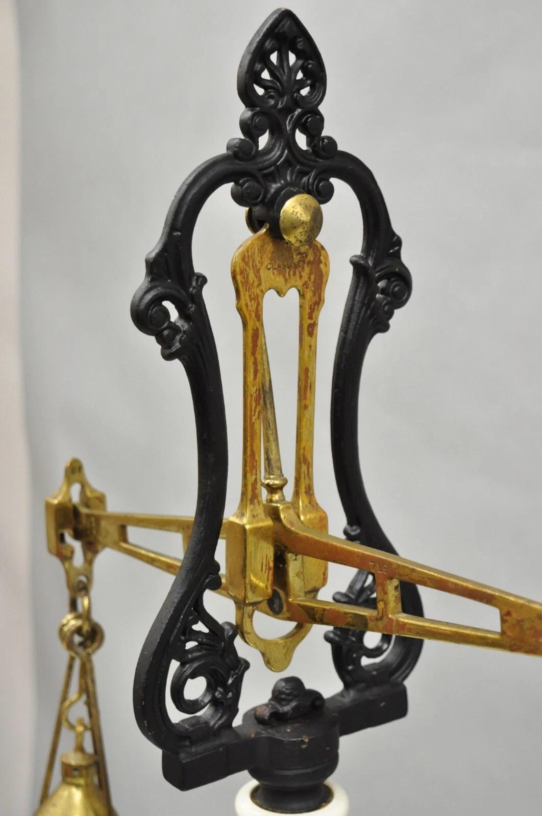 Antigua balanza inglesa victoriana de latón y porcelana W & T Avery Victoriano en venta