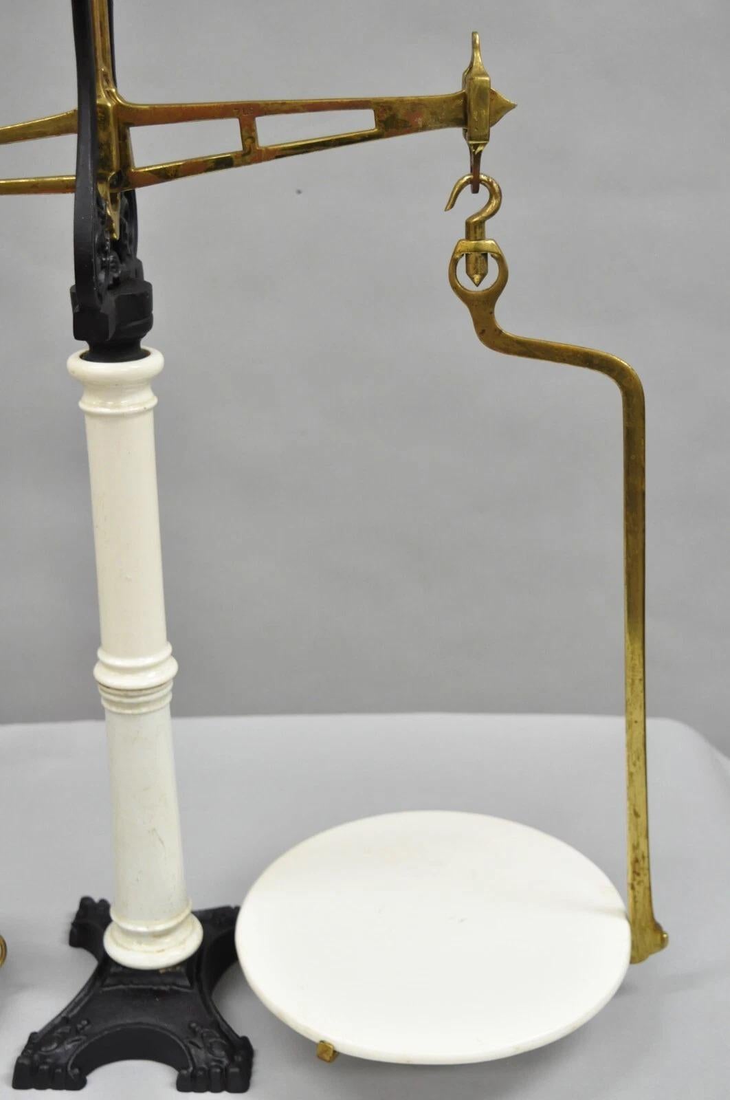 Antigua balanza inglesa victoriana de latón y porcelana W & T Avery en Bueno estado para la venta en Philadelphia, PA