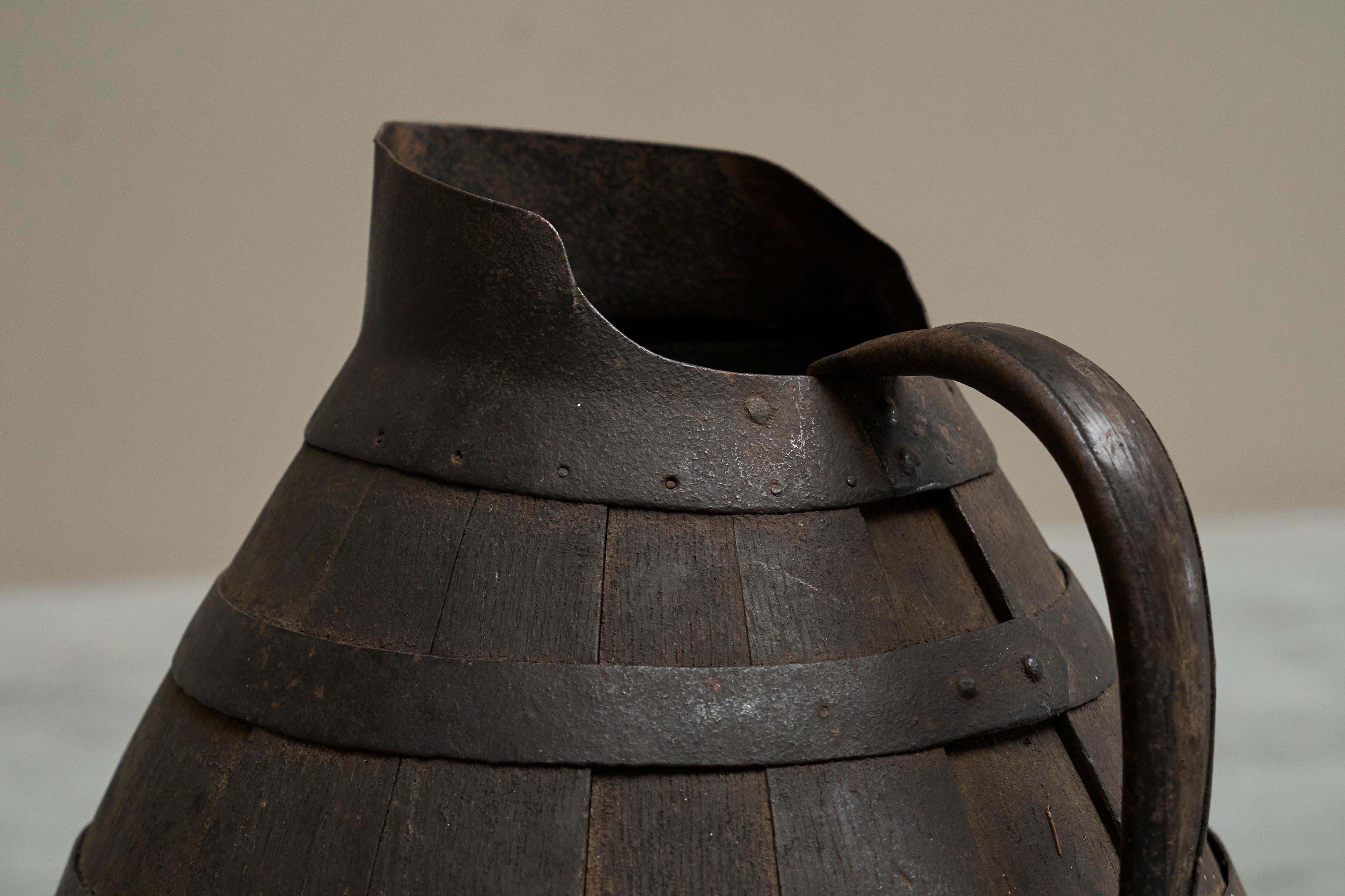 Antique Wabi Sabi Barrel Jug in Wood and Wrought Iron In Good Condition For Sale In Meer, VAN