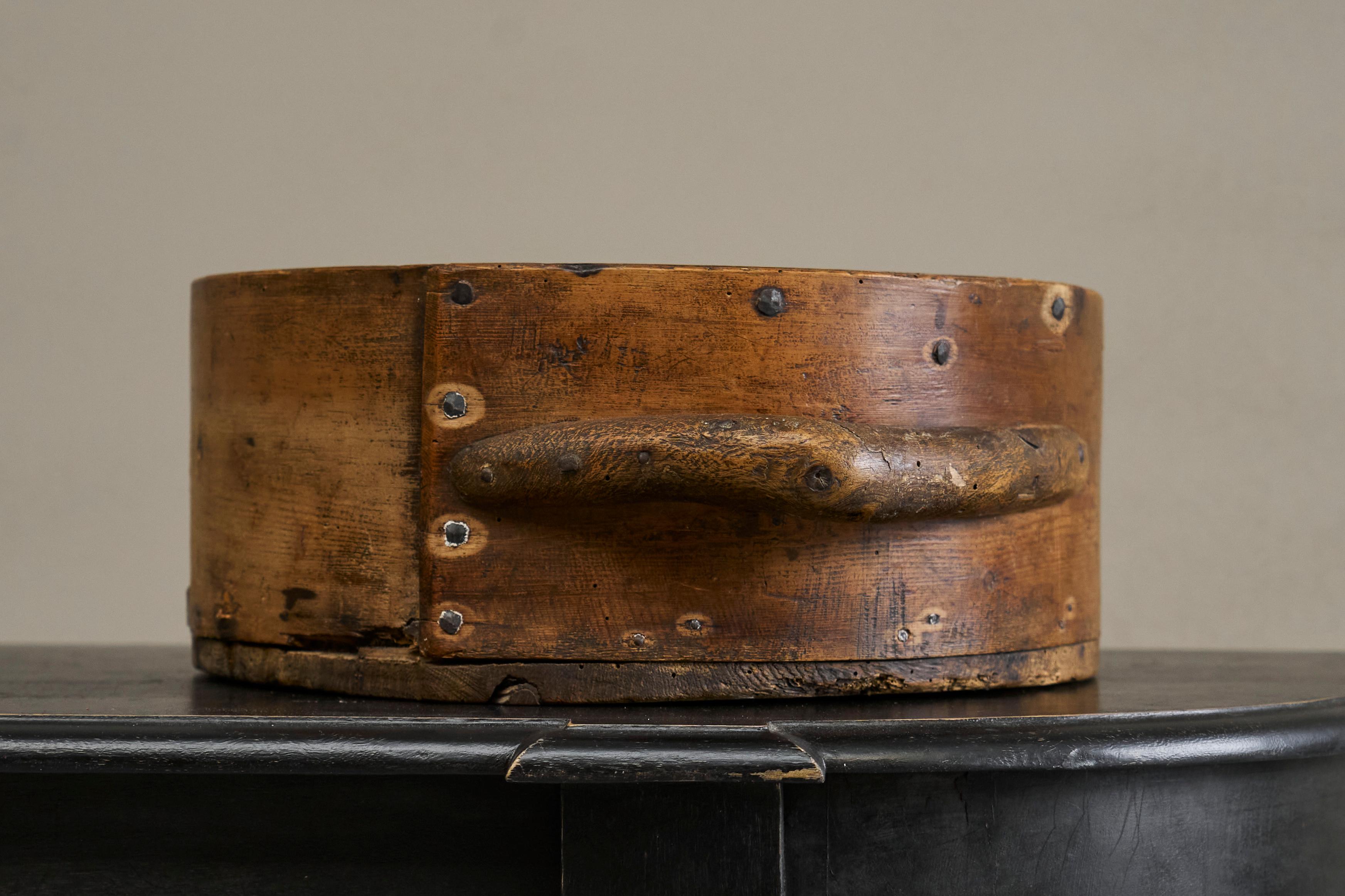 Antica ciotola o centrotavola Wabi Sabi in Wood con manico del XIX secolo In condizioni buone in vendita a Meer, VAN