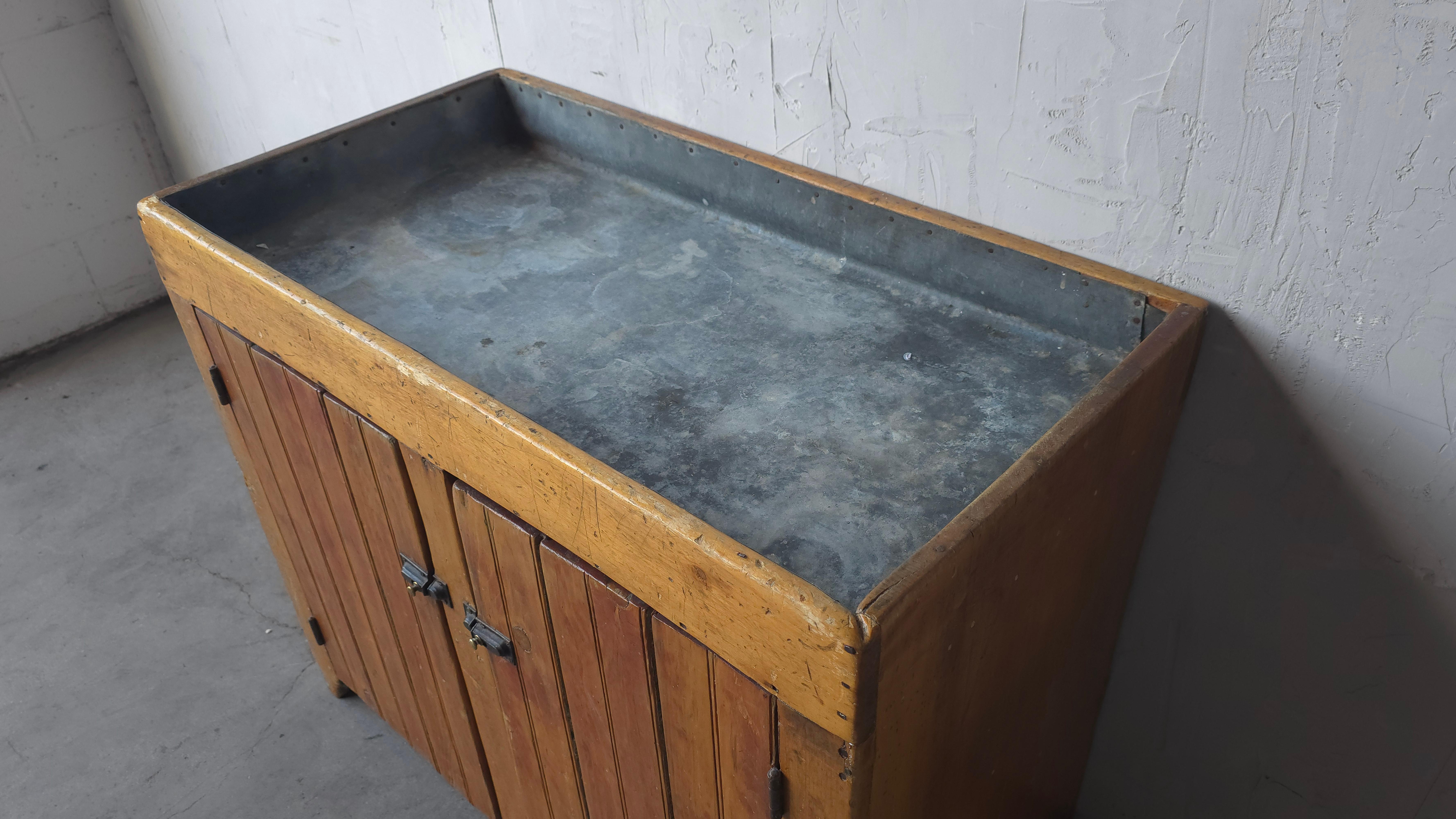 Antico mobile lavabo Wabi Sabi a secco In condizioni buone in vendita a Las Vegas, NV