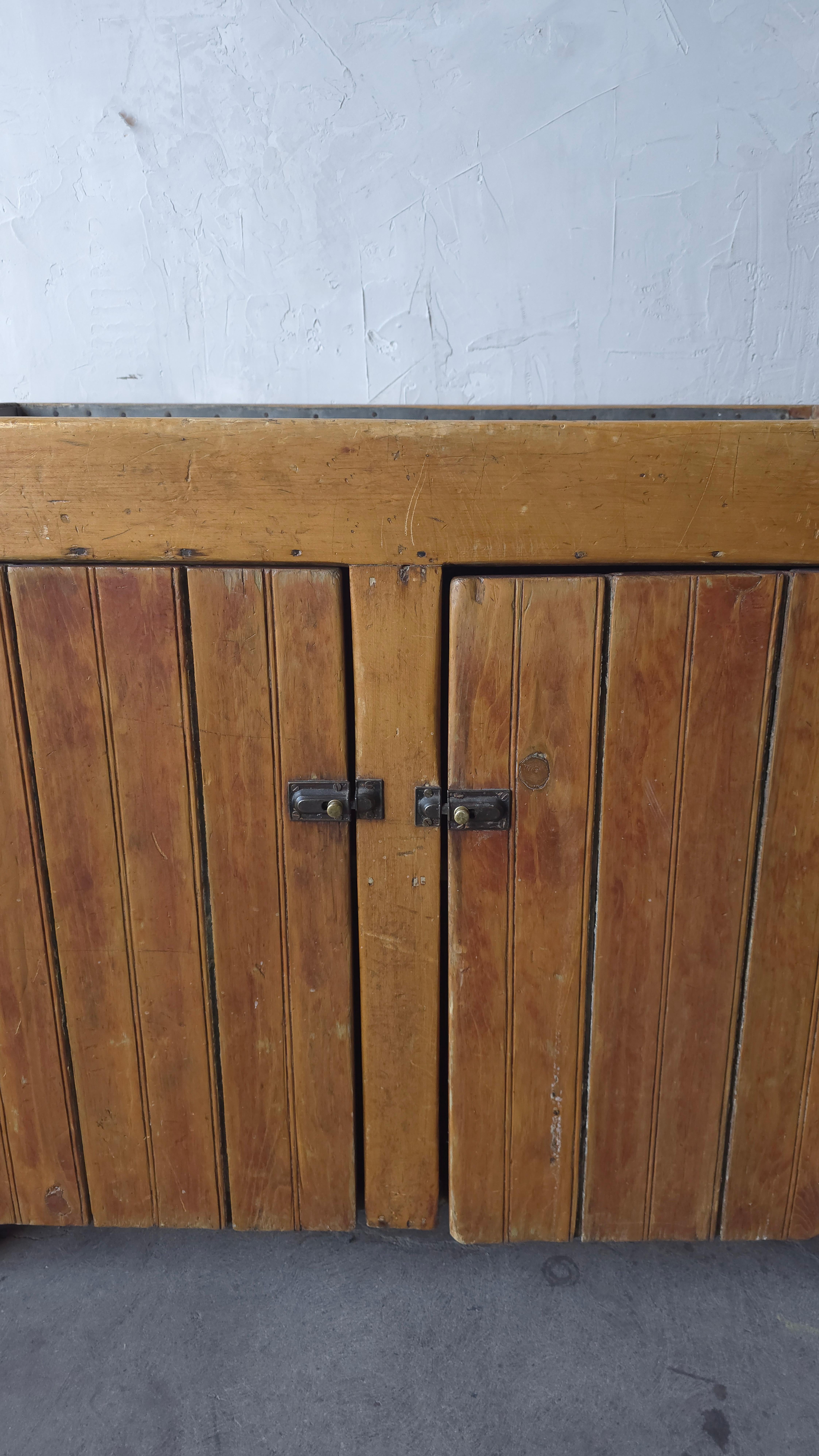 Legno Antico mobile lavabo Wabi Sabi a secco in vendita