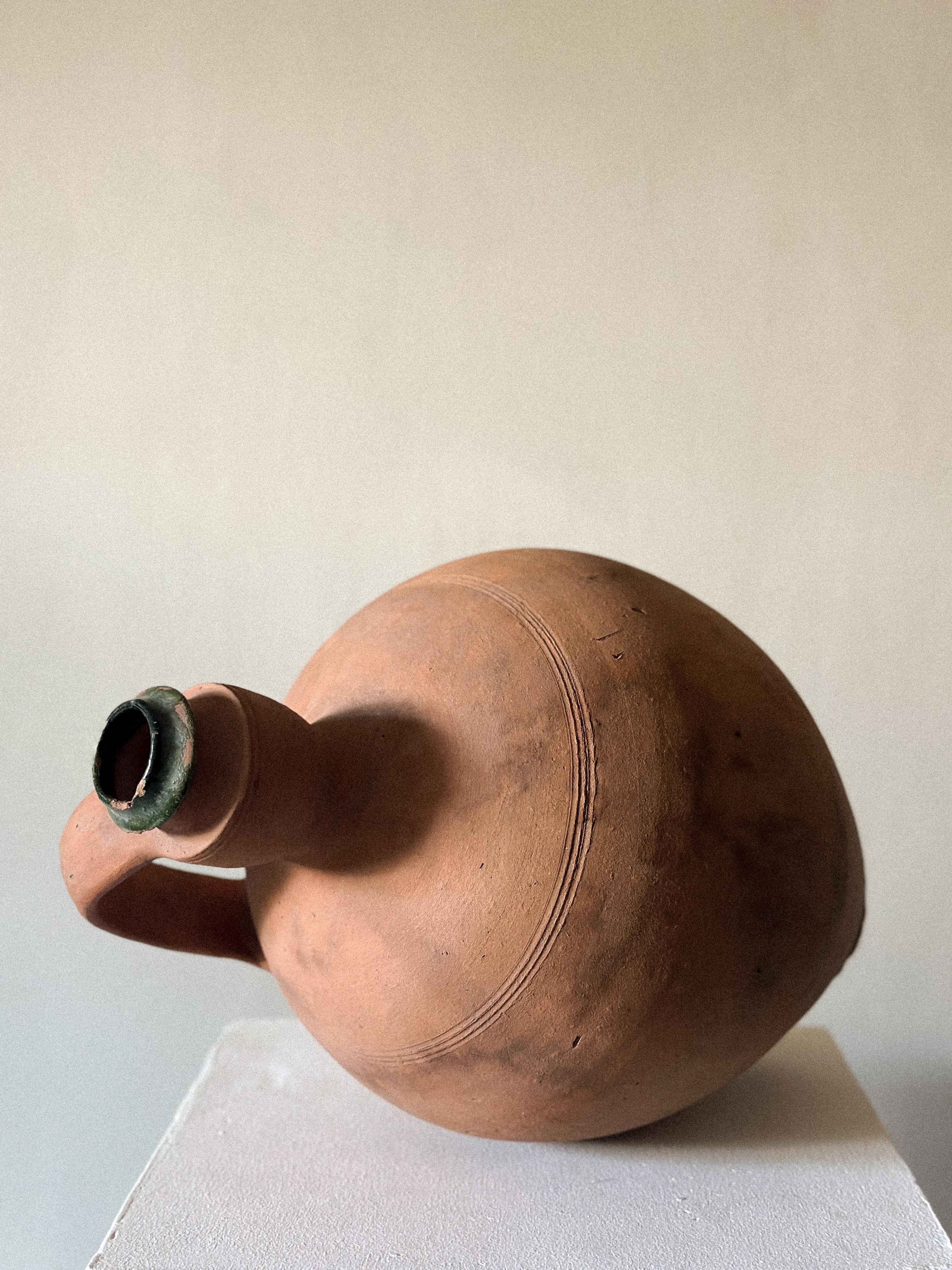 Pot ancien Wabi Sabi de 17,72 pouces de haut, Europe de l'Est vers le début des années 1900 Bon état - En vente à Hønefoss, 30