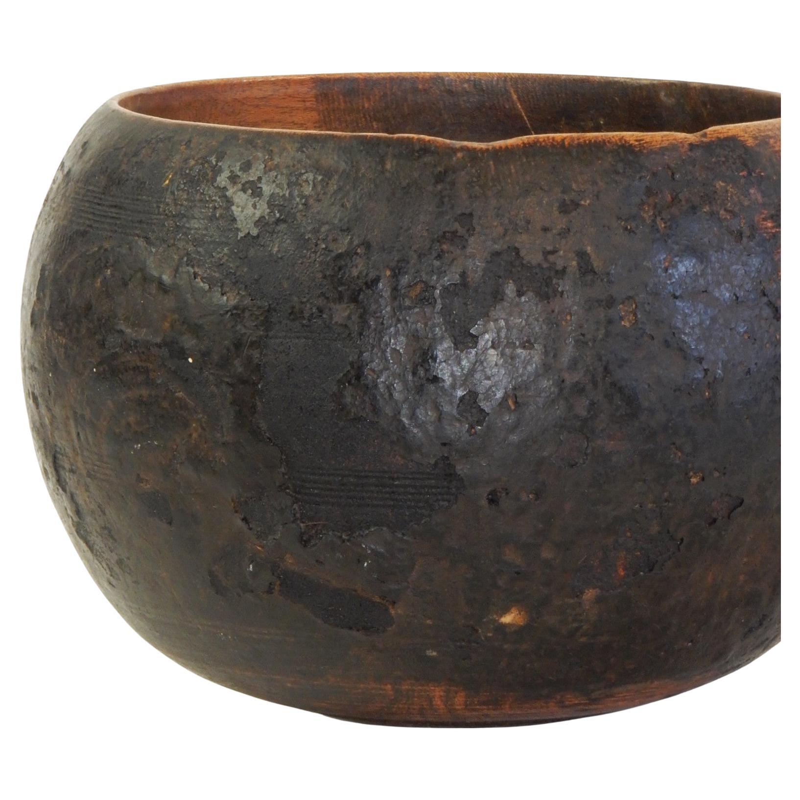 Inconnu Bol à boissons antique Wabi Sabi à poignée ronde en bois mixte en vente