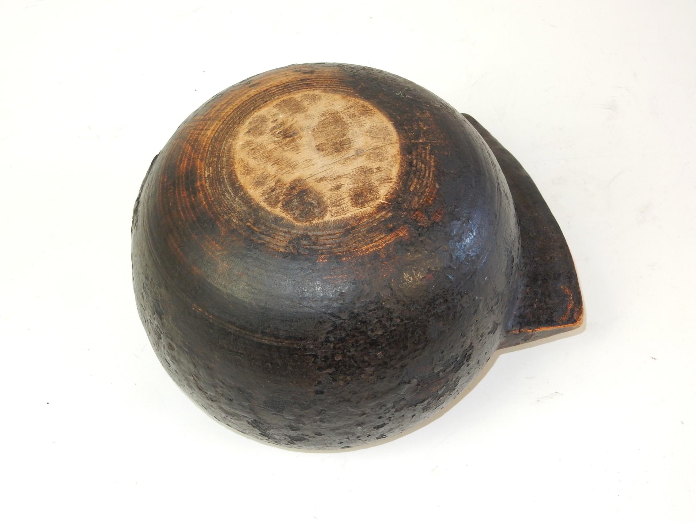 Bol à boissons antique Wabi Sabi à poignée ronde en bois mixte État moyen - En vente à Las Vegas, NV