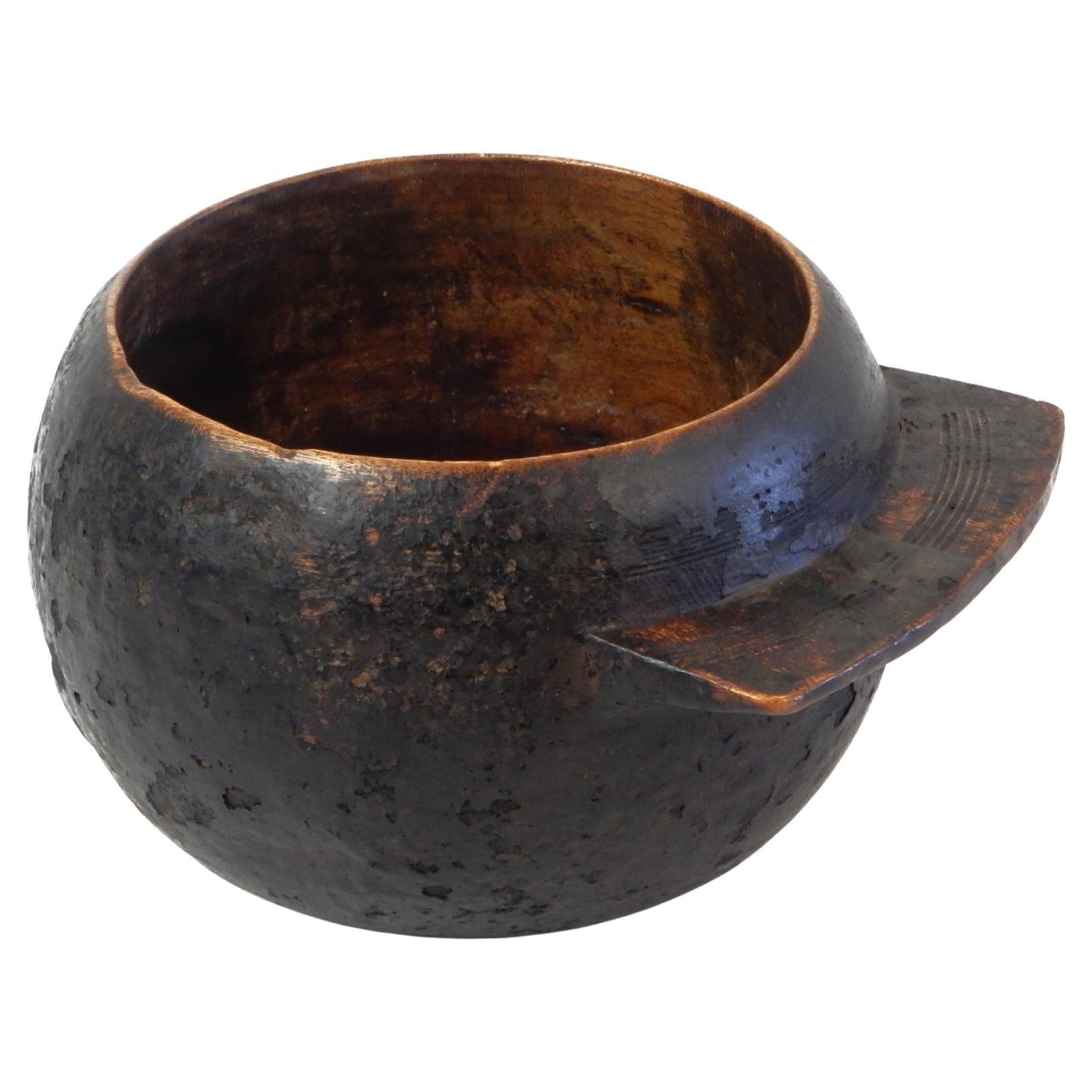 Antiguo cuenco de madera Wabi Sabi redondo con asa para beber y mezclar