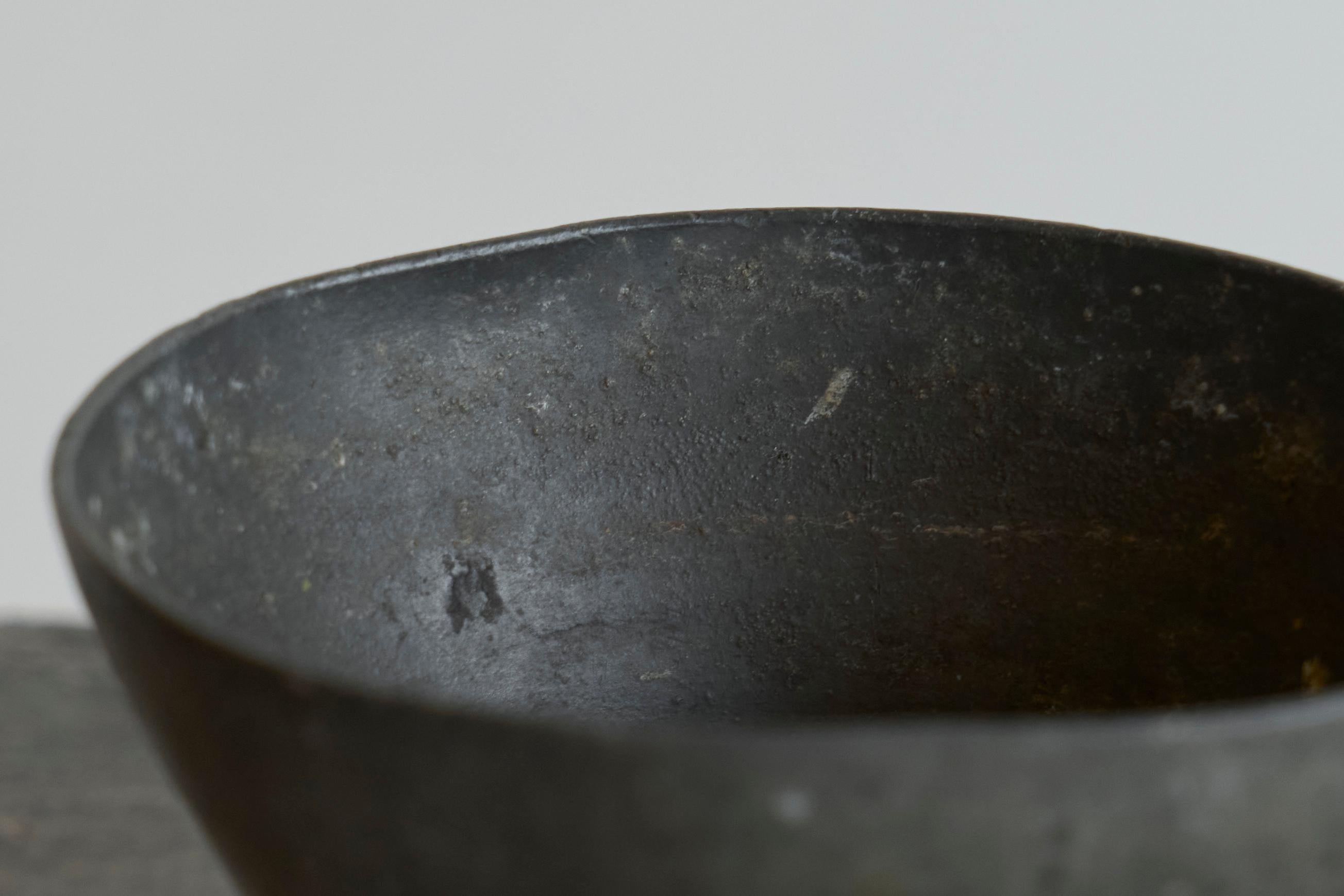 Vase ancien en étain de style Wabi Sabi 18e siècle Bon état - En vente à Meer, VAN