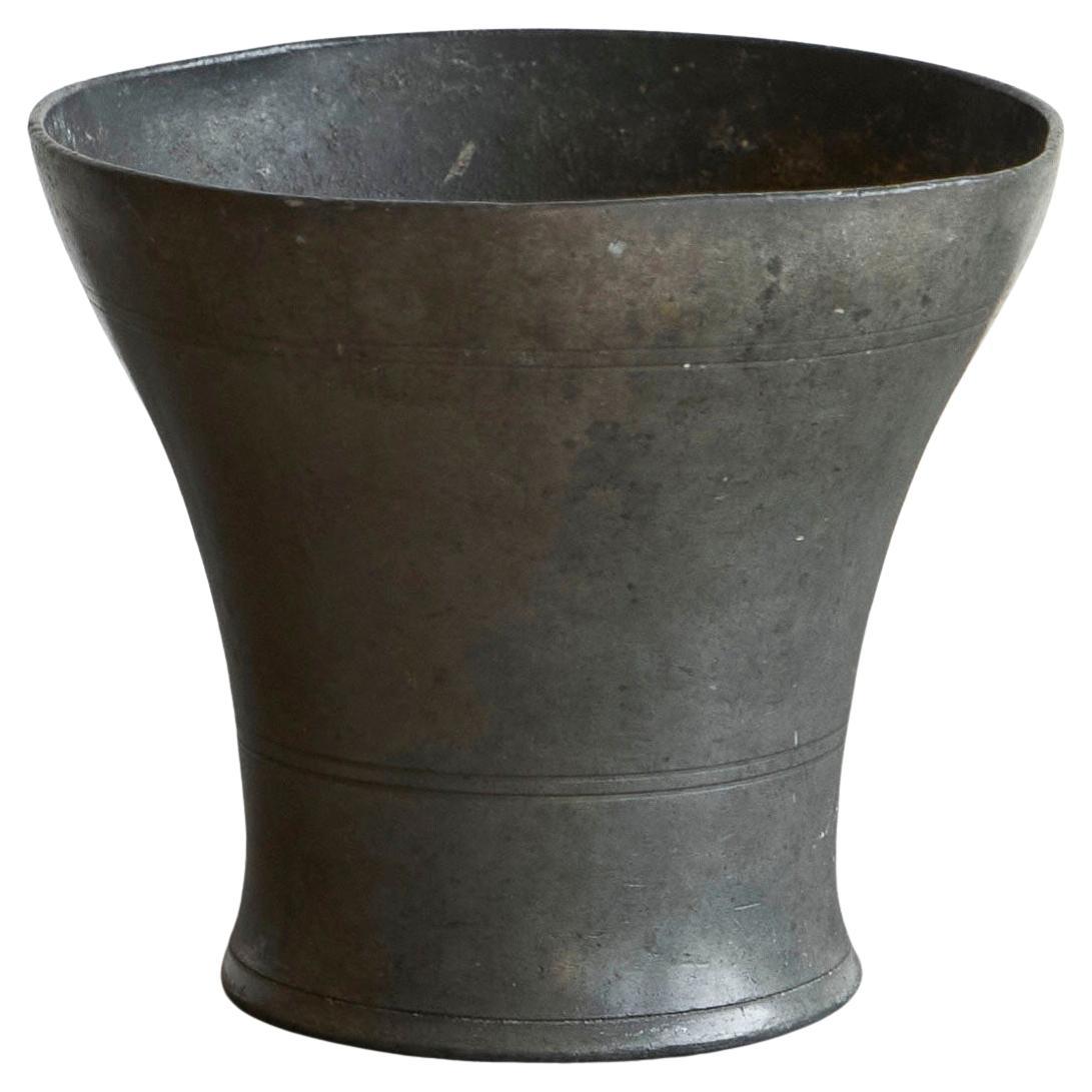 Vase ancien en étain de style Wabi Sabi 18e siècle en vente