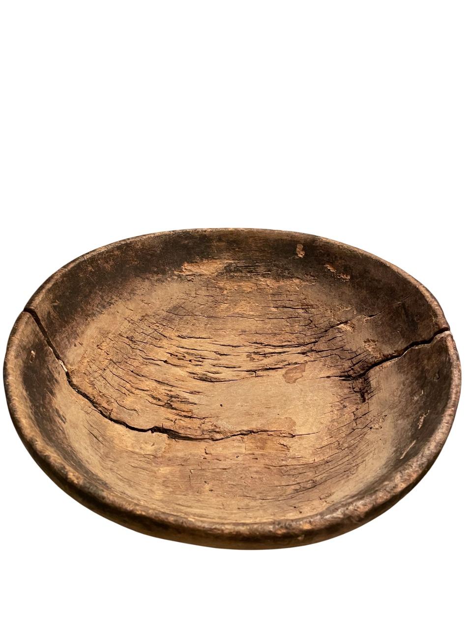 Schwedische Wabi-Sabi-Holzschale aus dem 18. Jahrhundert mit handgeschmiedeten Reparaturen (Handgefertigt)