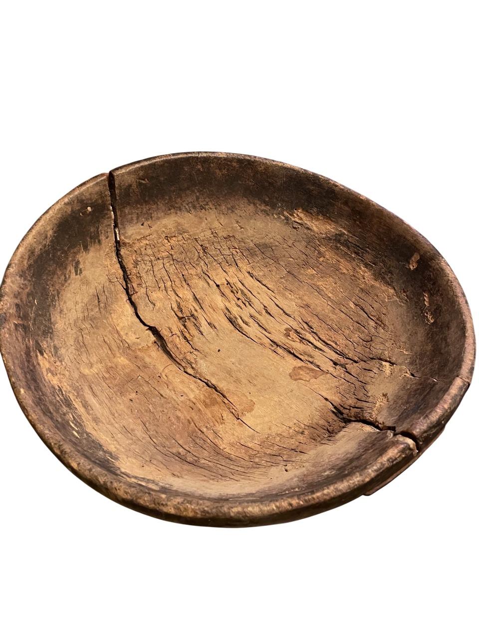 Schwedische Wabi-Sabi-Holzschale aus dem 18. Jahrhundert mit handgeschmiedeten Reparaturen 1