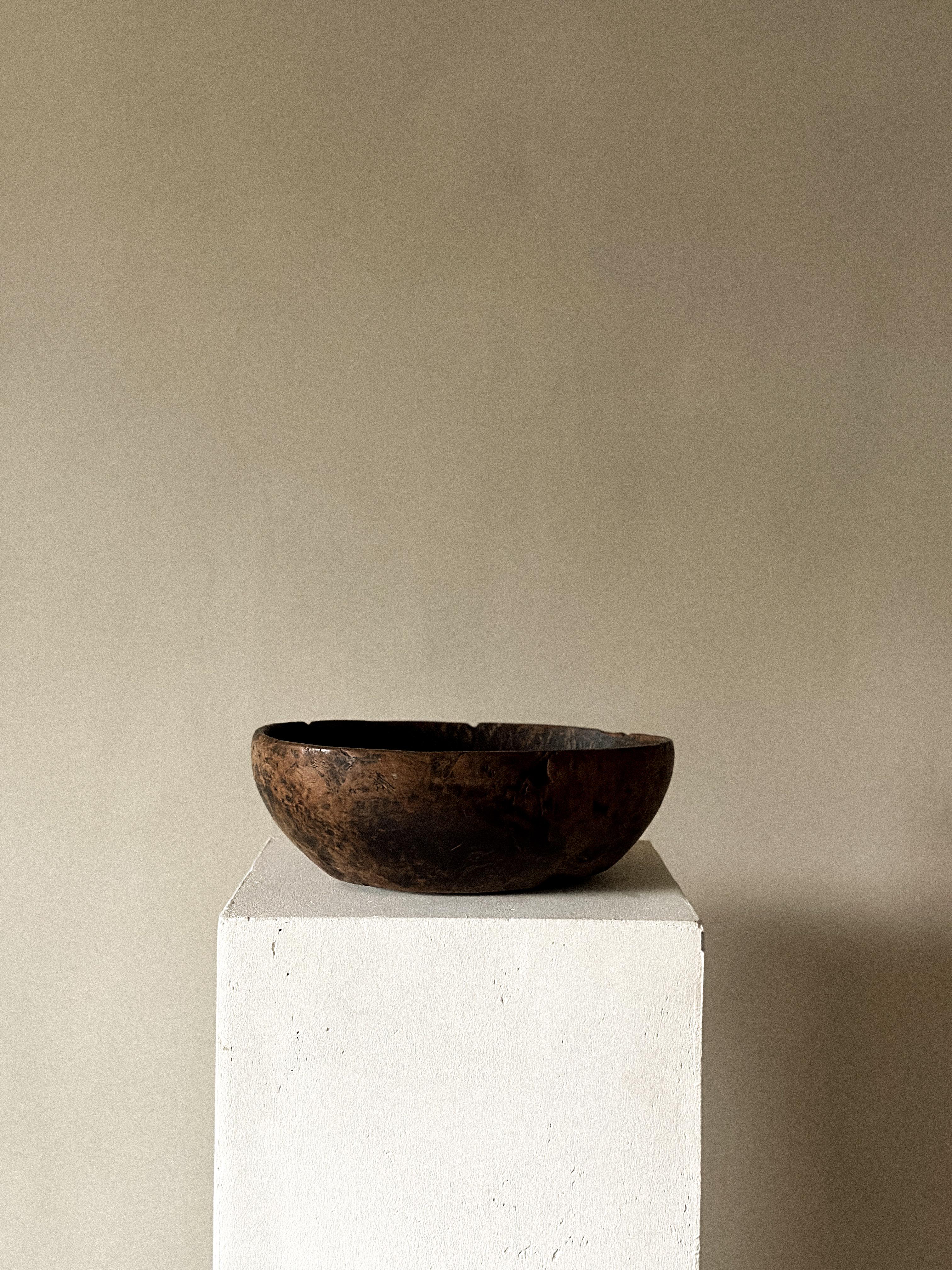 A wonderfil antique wabi sabi wooden root bowl with beautiful patina from age and use. 