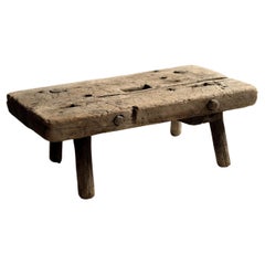 Tabouret ancien en bois Wabi Sabi, Scandinavie, vers 1700