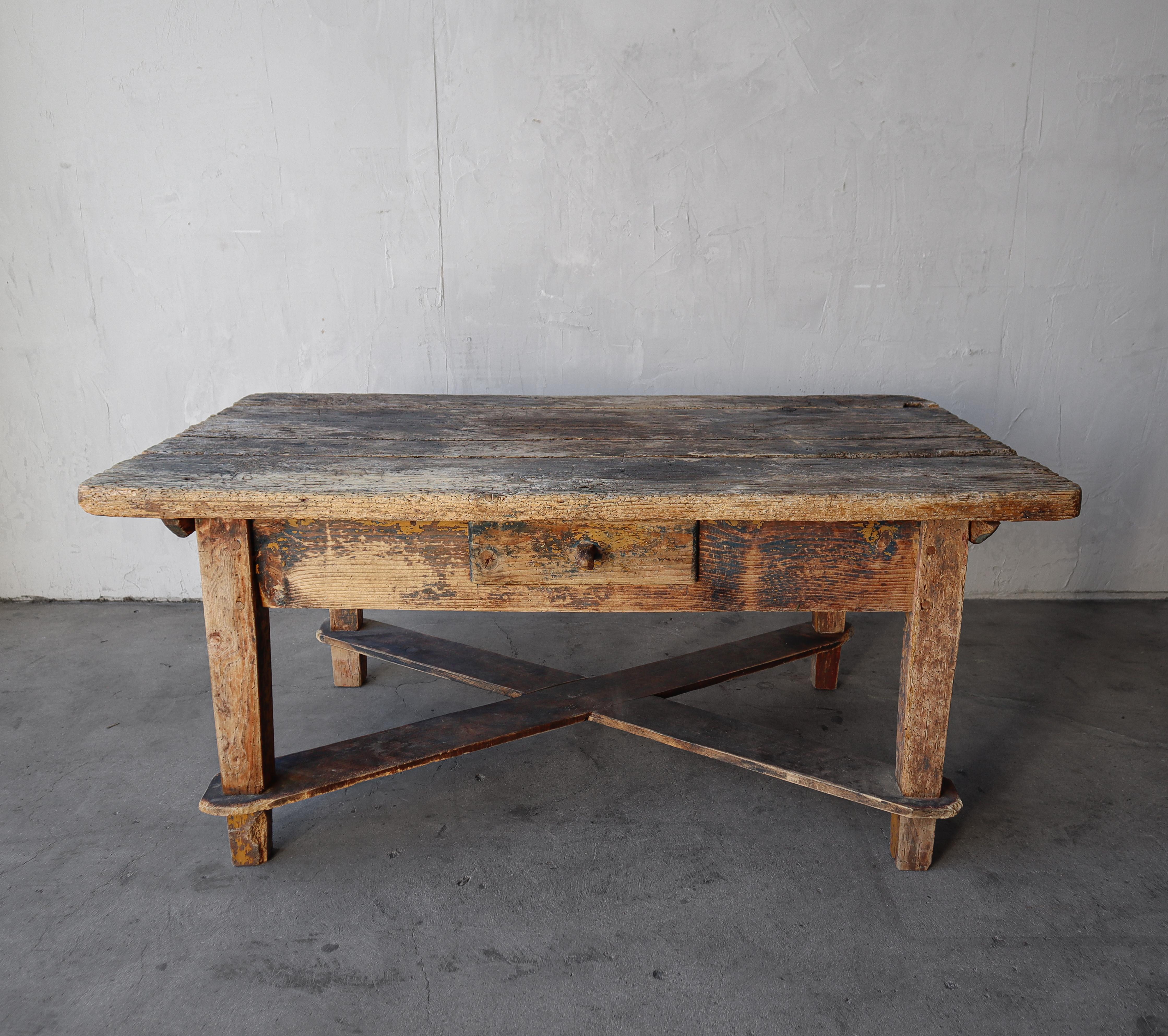Rustique Table basse de travail Wabisabi ancienne en vente
