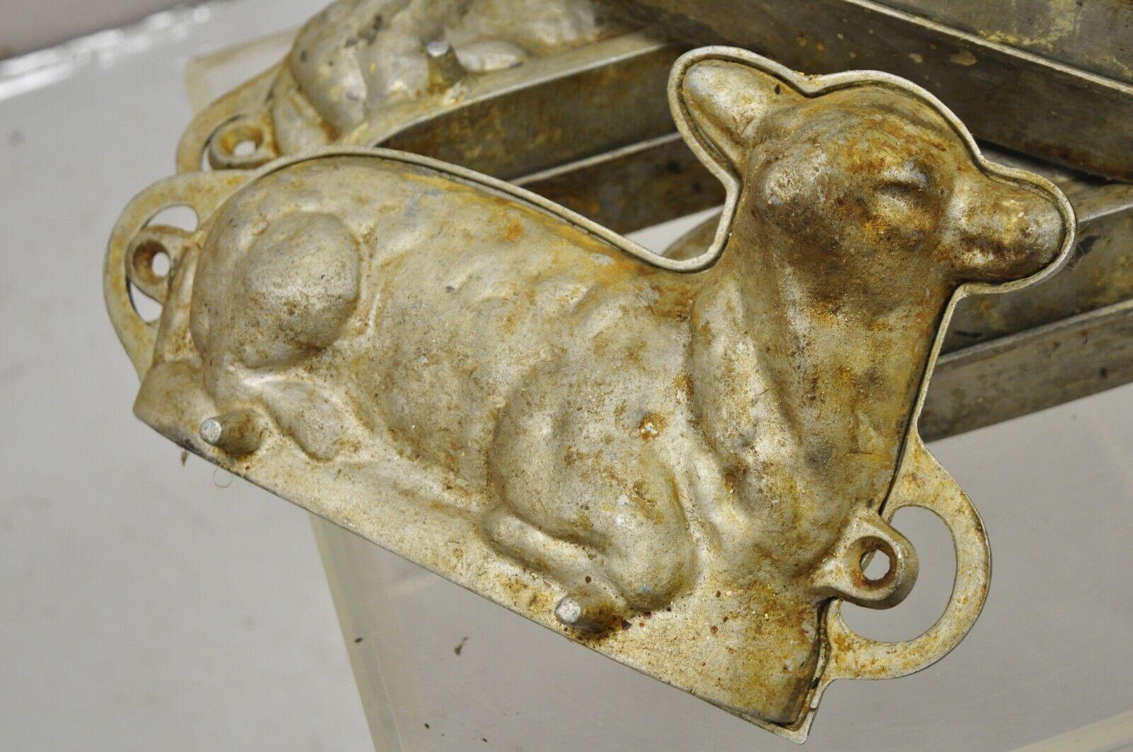 Antique Wagner Cast Aluminum Figural Lamb Metal Chocolate Cake Pan Mild. Cet article se caractérise par une construction en aluminium moulé en deux parties, un très bel article vintage. Plusieurs pièces disponibles. Le prix est par pièce. Circa 