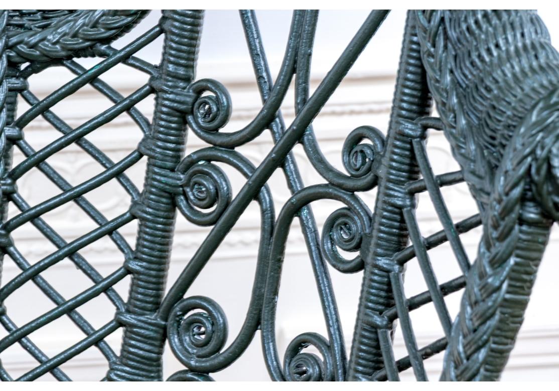 Antike Wakefield Rattan Co. Gemaltes Korbgeflecht Beistellstuhl und Demilune Accent Tisch im Angebot 5