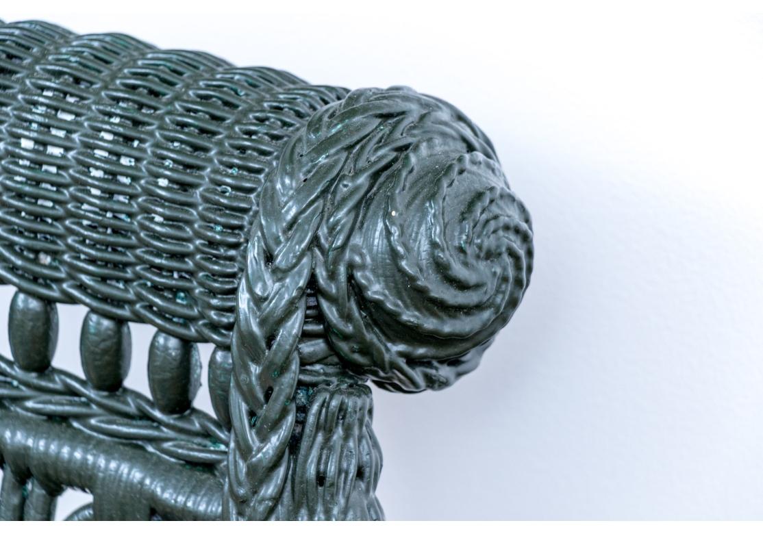 Antike Wakefield Rattan Co. Gemaltes Korbgeflecht Beistellstuhl und Demilune Accent Tisch im Angebot 6