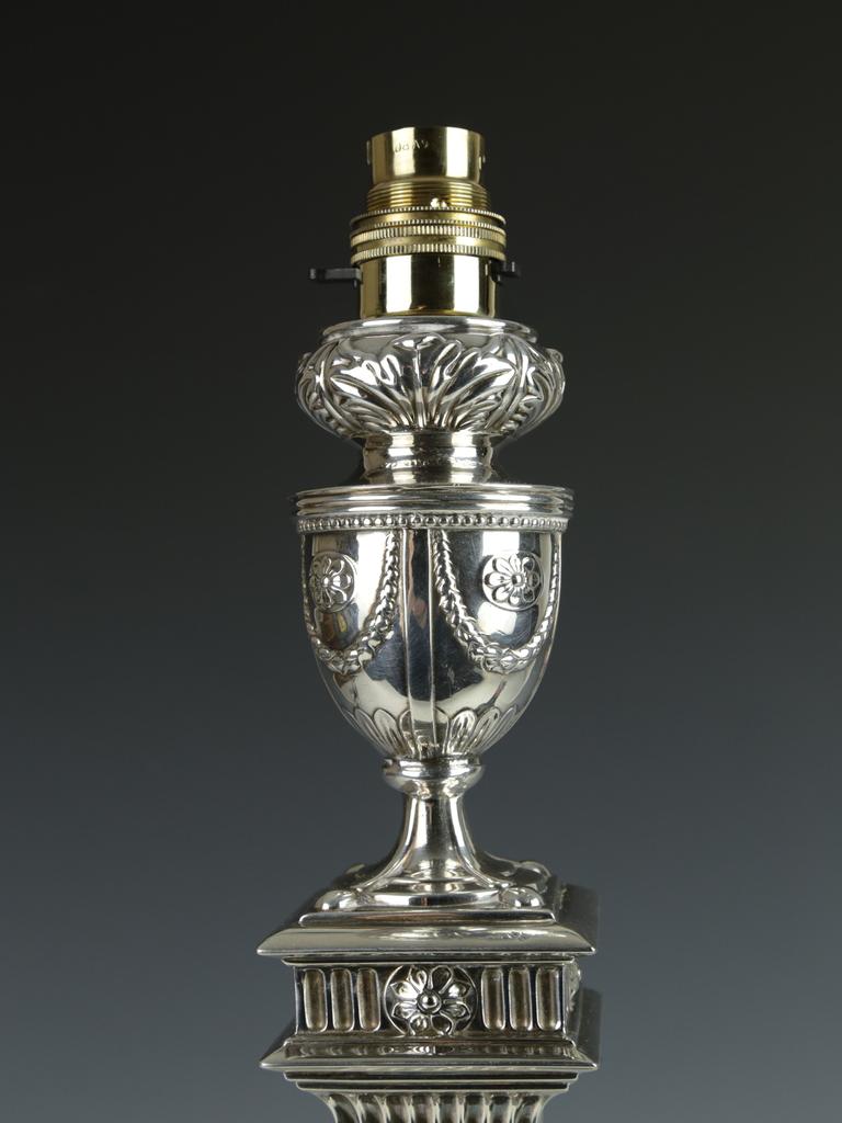 XIX secolo Lampada da tavolo antica Walker & Hall 1892 placcata in argento in vendita