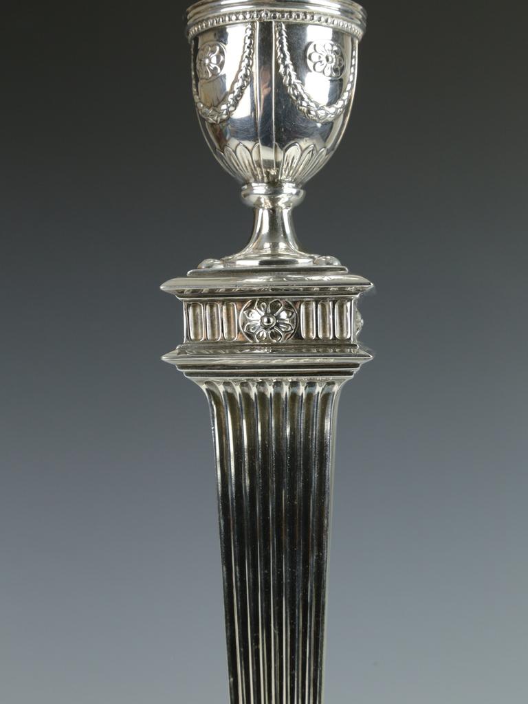 Placcato argento Lampada da tavolo antica Walker & Hall 1892 placcata in argento in vendita