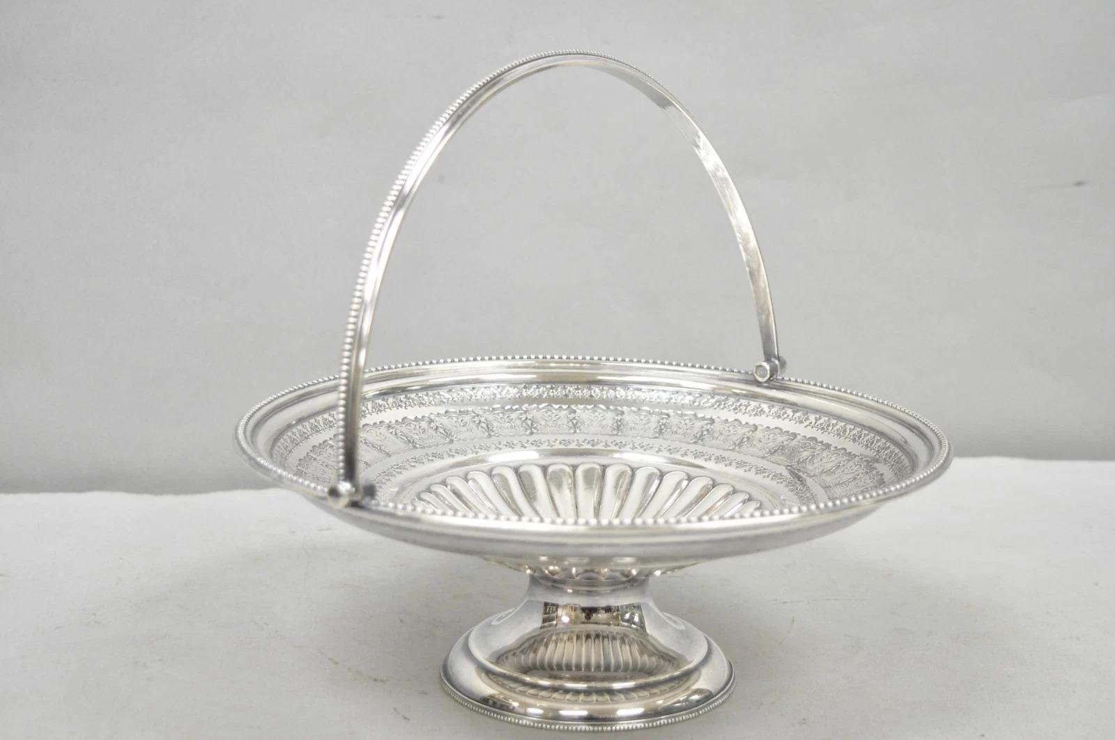 Antique Walker & Hall Silver Plated Swing Handle Pedestal Fruit Bride's Basket en vente 6