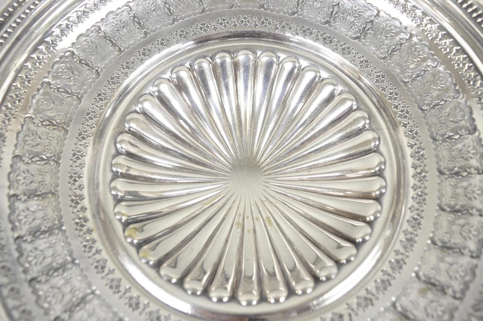 20ième siècle Antique Walker & Hall Silver Plated Swing Handle Pedestal Fruit Bride's Basket en vente