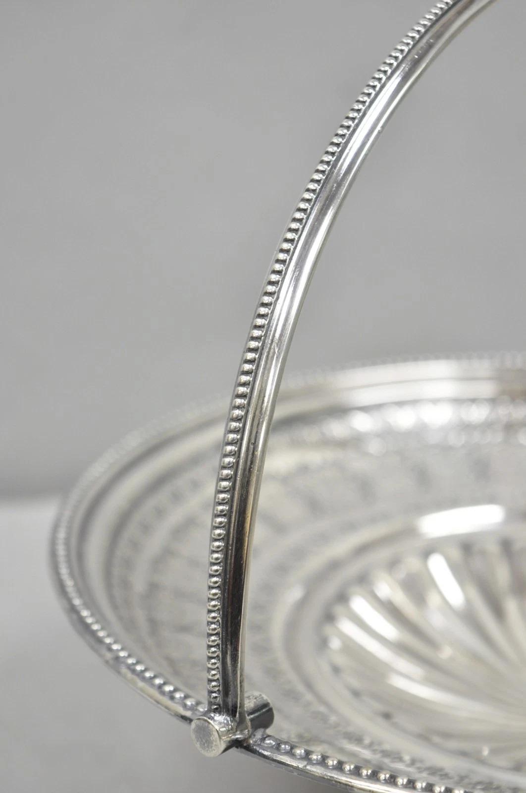 Antique Walker & Hall Silver Plated Swing Handle Pedestal Fruit Bride's Basket en vente 1