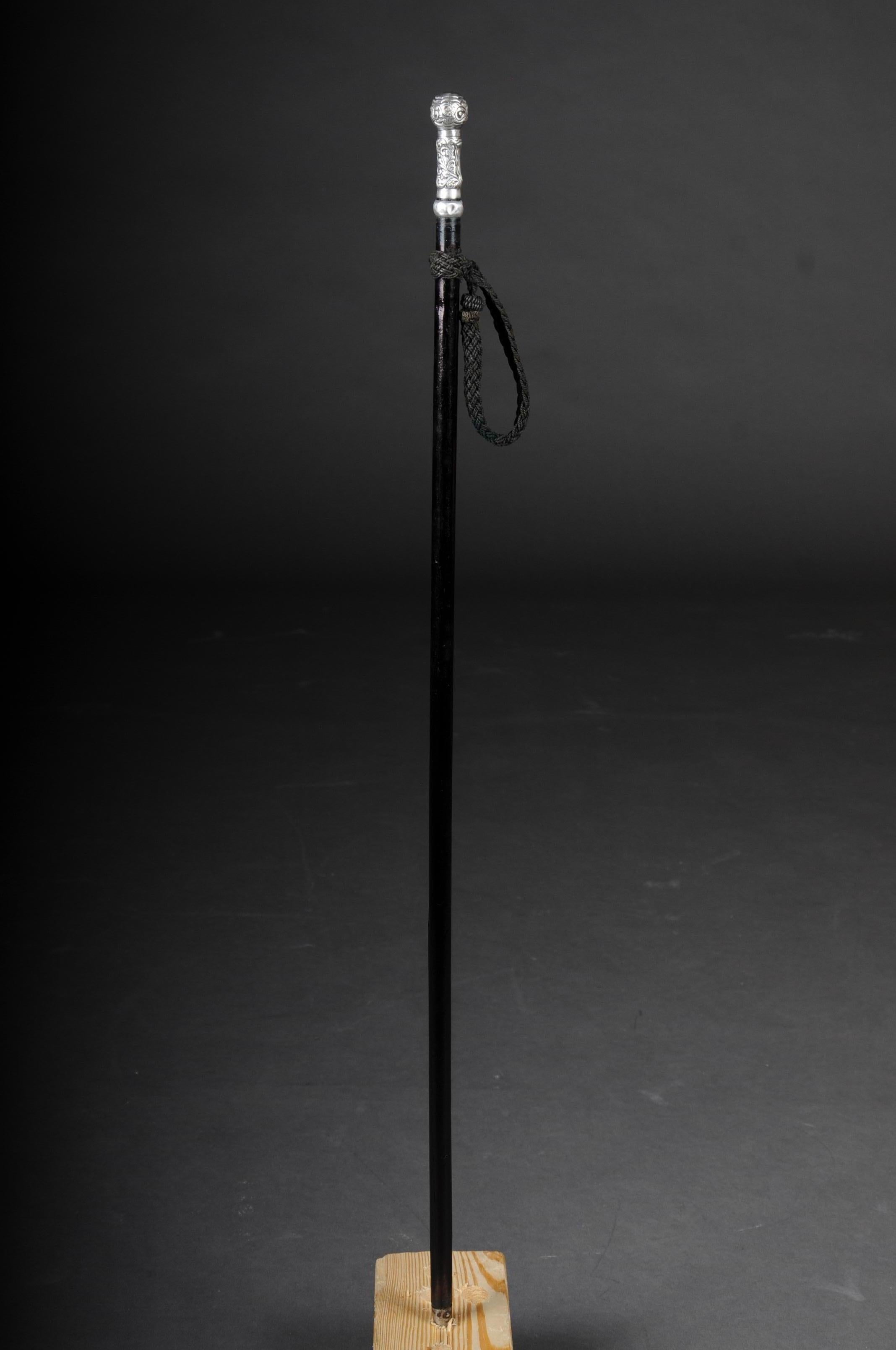 Antique walking stick/cane, Germany from 1910 with owner's stamp,  real silver

antique historical condition.
Please refer to the detailed photos for the condition

(V-222)