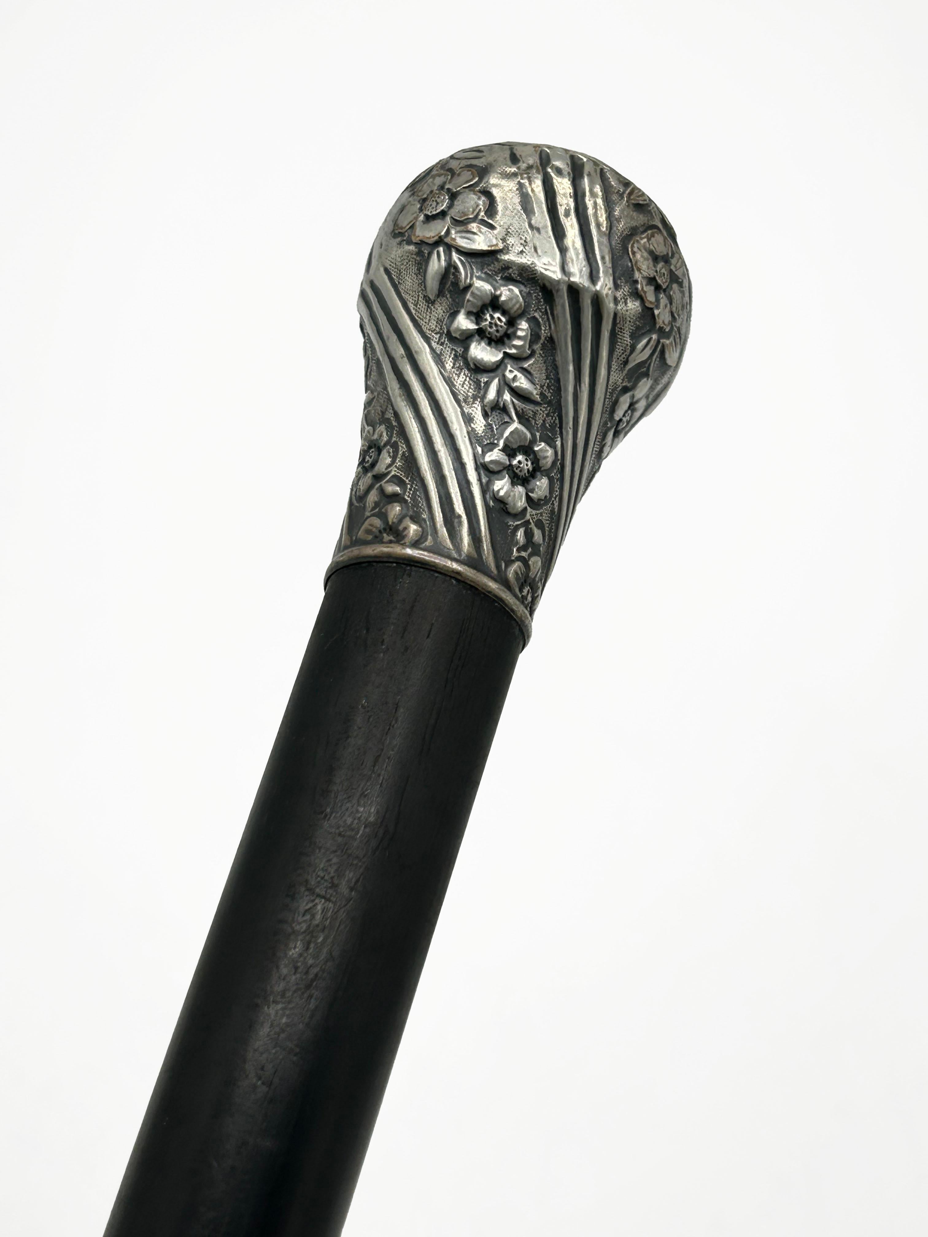 Antique Walking Stick with 925 Sterling Silver Handle, Early 20th Century Franc�és en venta