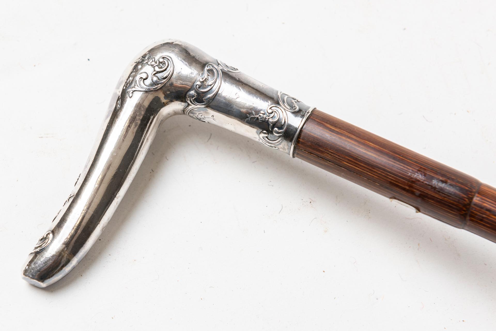 Antique Walking Stick with Silver Handle (bâton de marche antique avec poignée en argent) en vente 1
