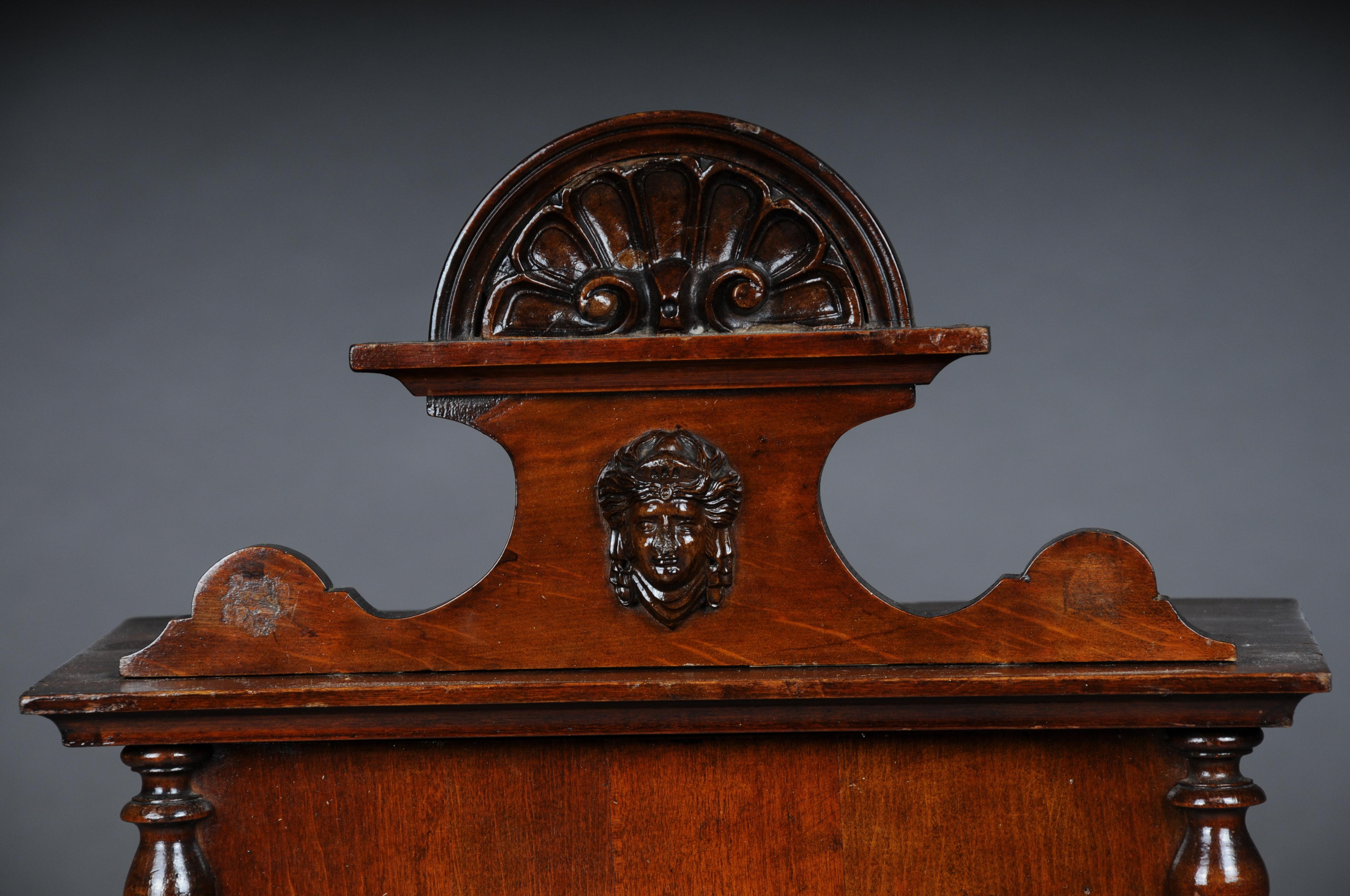 Antique wall cabinet, historicism, Germany 1890, oak.

Solid oak wall cabinet/wall box, hand carved. Germany dated 1911.

Decorated wall relief with historicism elements.

Extremely rare object.