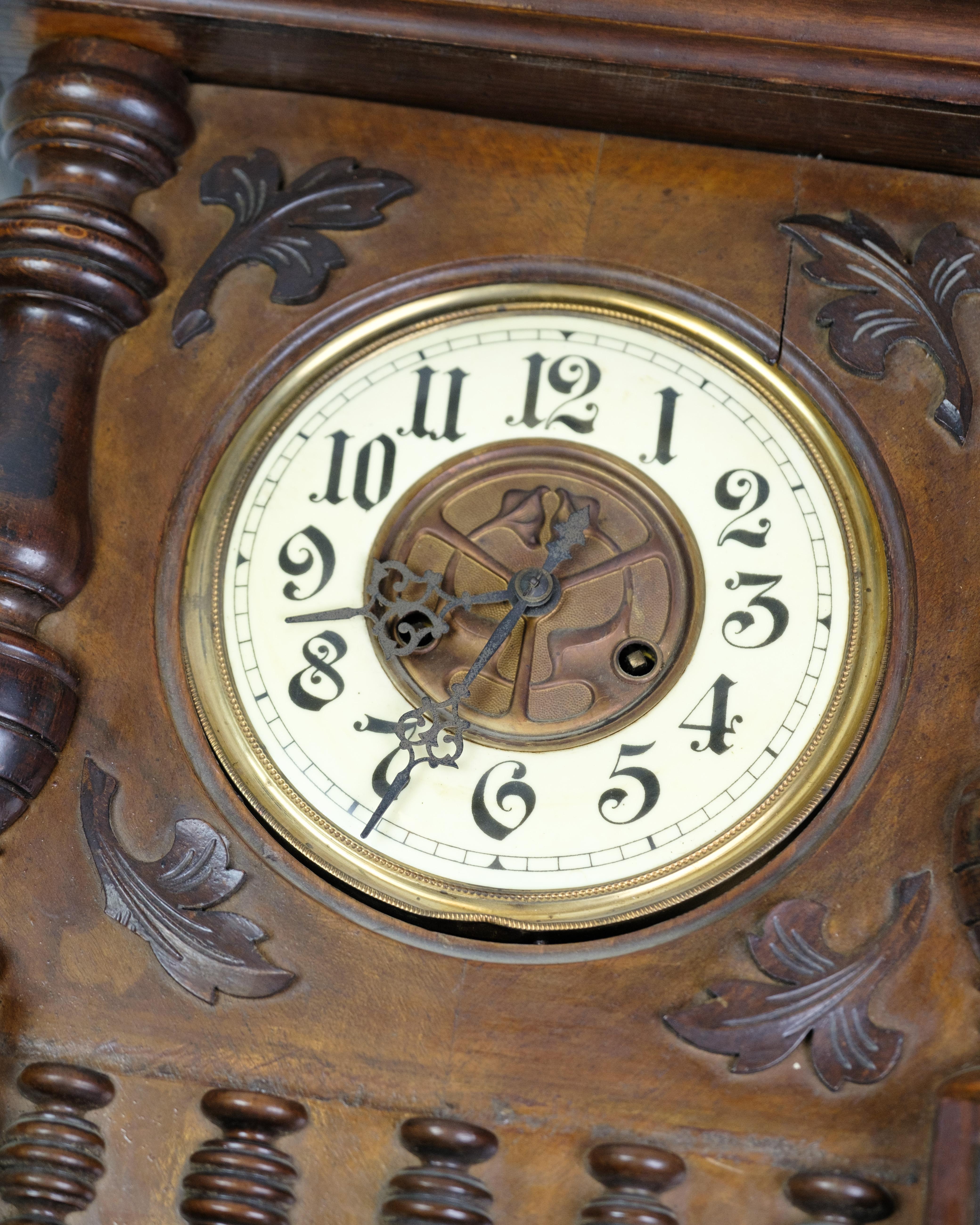 Antique Wall Clock Made In Walnut By Junghans From 1920s In Good Condition For Sale In Lejre, DK