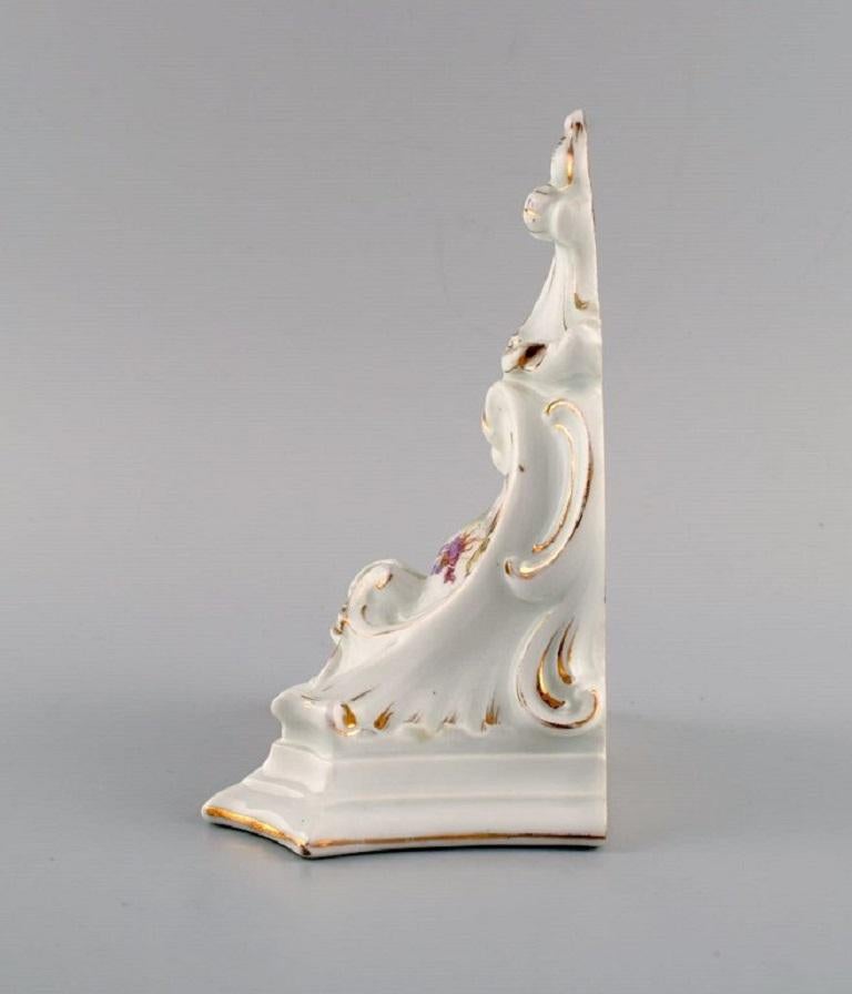 German Antique Wall Console in Hand-Painted Porcelain with Flowers and Gold Decoration For Sale