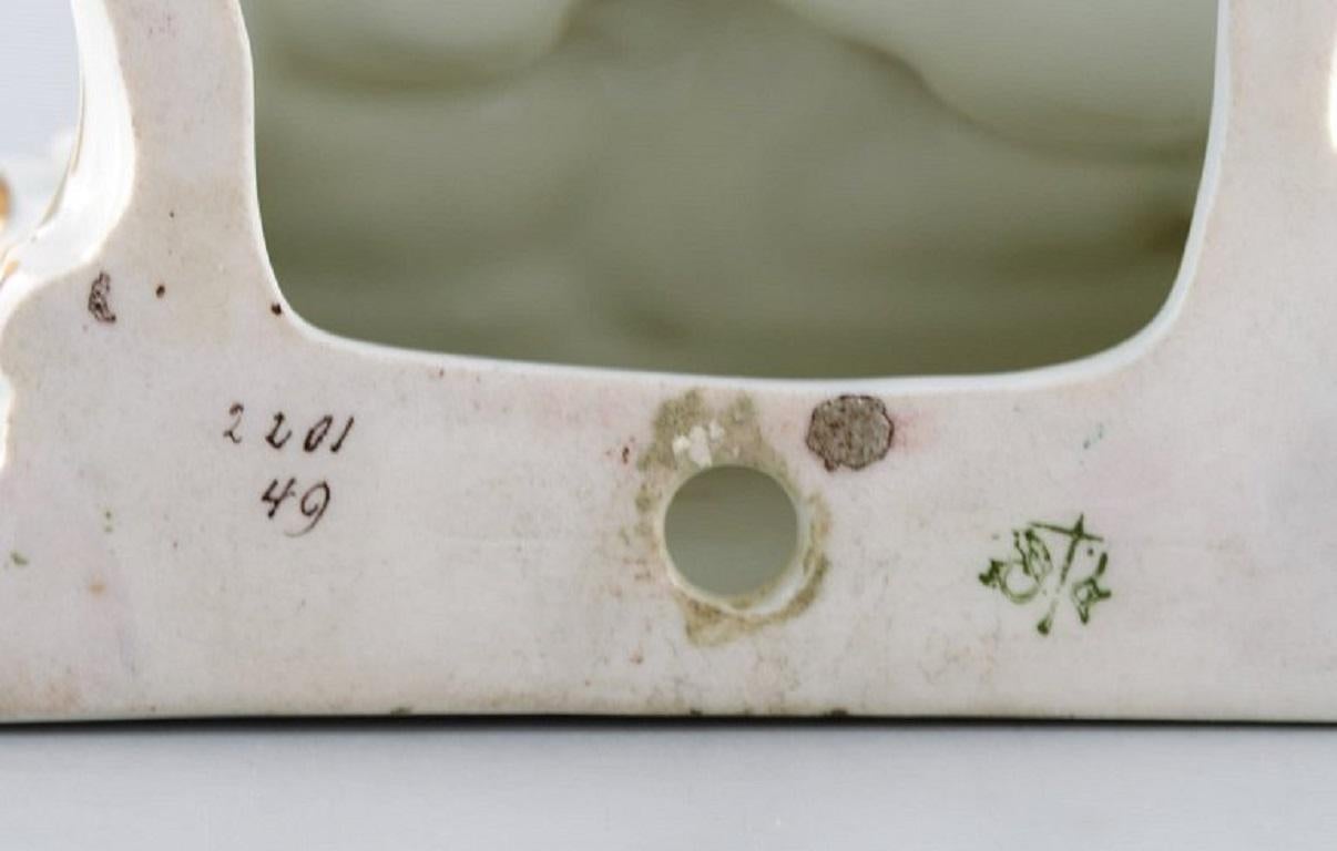 19th Century Antique Wall Console in Hand-Painted Porcelain with Flowers and Gold Decoration For Sale
