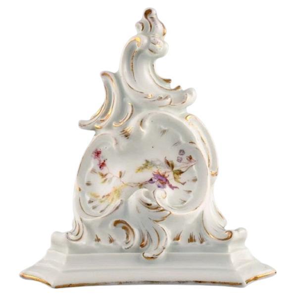 Antica console da parete in porcellana dipinta a mano con fiori e decorazioni in oro