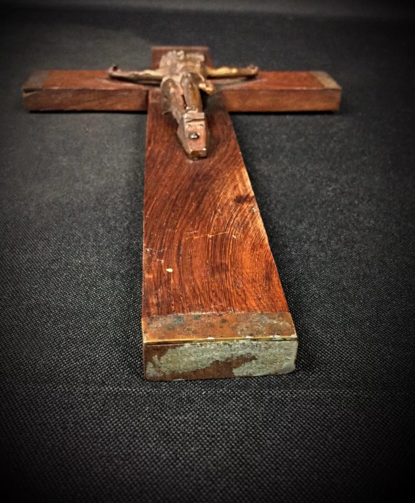 Discover this exquisite antique wall crucifix crafted from wood and regule, embodying elements of esoteric religion. This unique piece is a striking addition to any collection of religious art.

Key Features:

Type: Wall Crucifix
Material: Wood and
