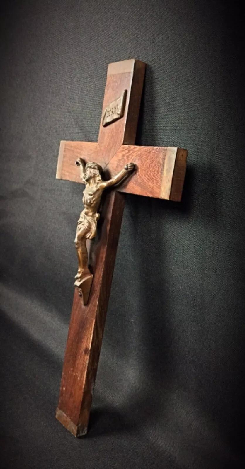 Antique Wall Crucifix in Wood and Regule – Esoteric Religious Art - 2Y271 For Sale 2