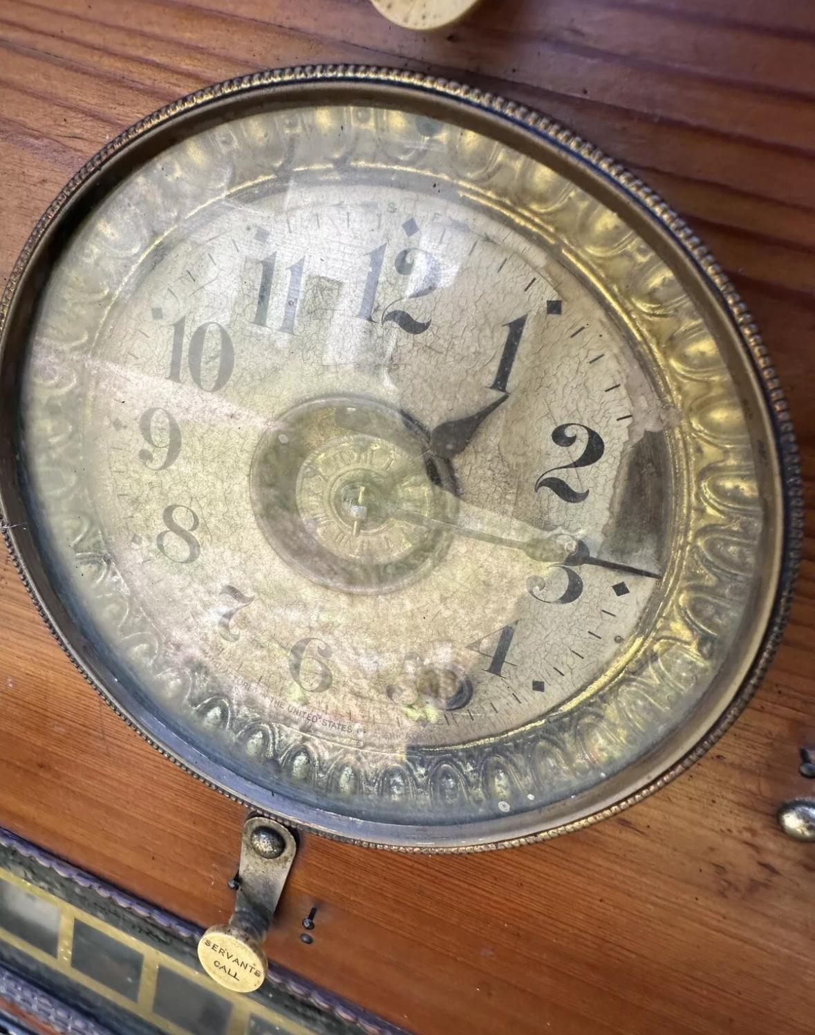 Horloge murale d'antiquités - W1503 SUR HALF  OFF  VENTE. Bon état - En vente à Shamokin Dam, PA