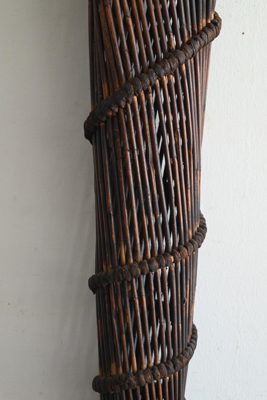 Vase mural ancien en bambou japonais/Matériel de pêche en rivière en vente 1