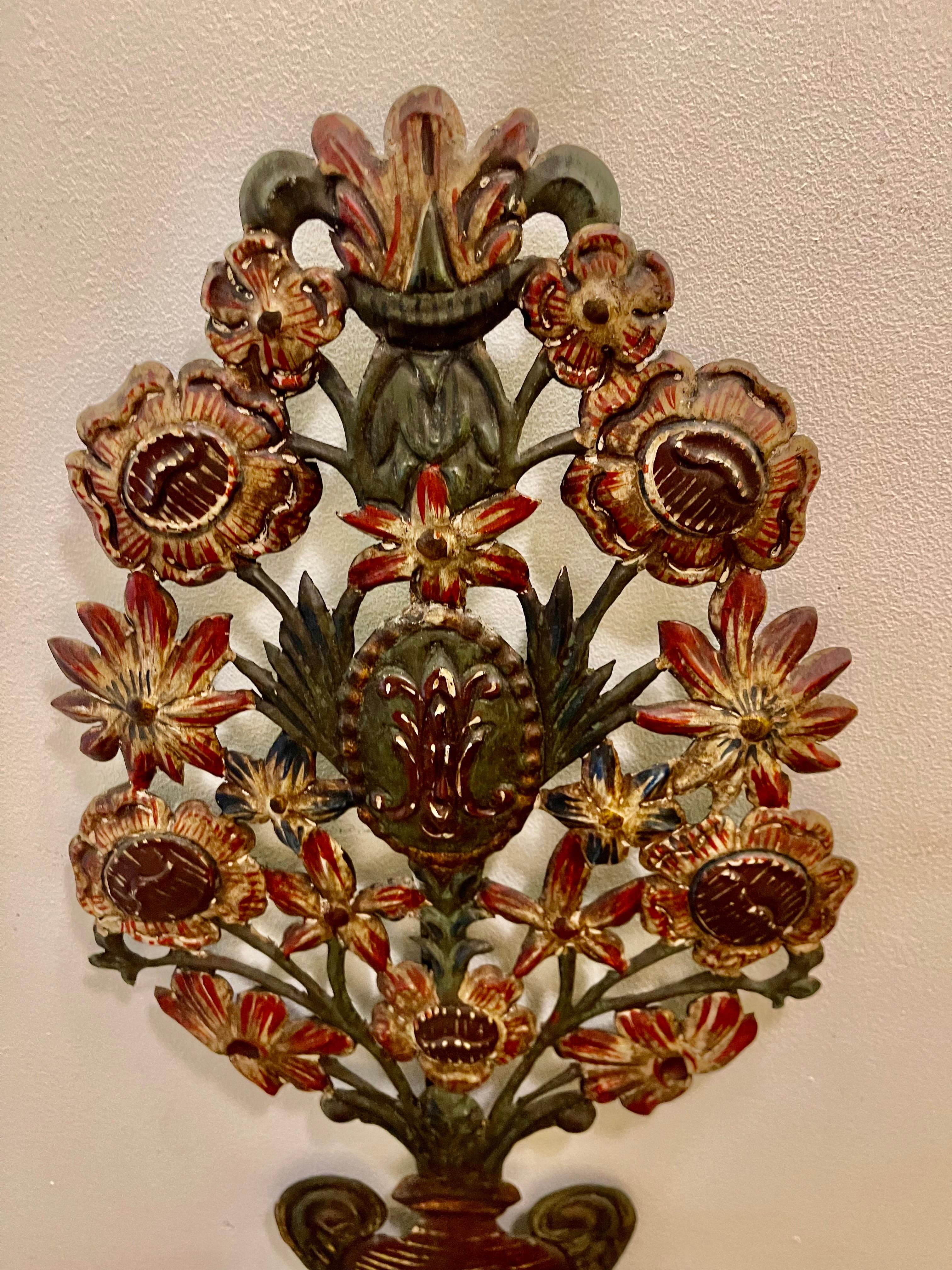 Italian Antique wall lighting flowers metal paint and gilt gold For Sale